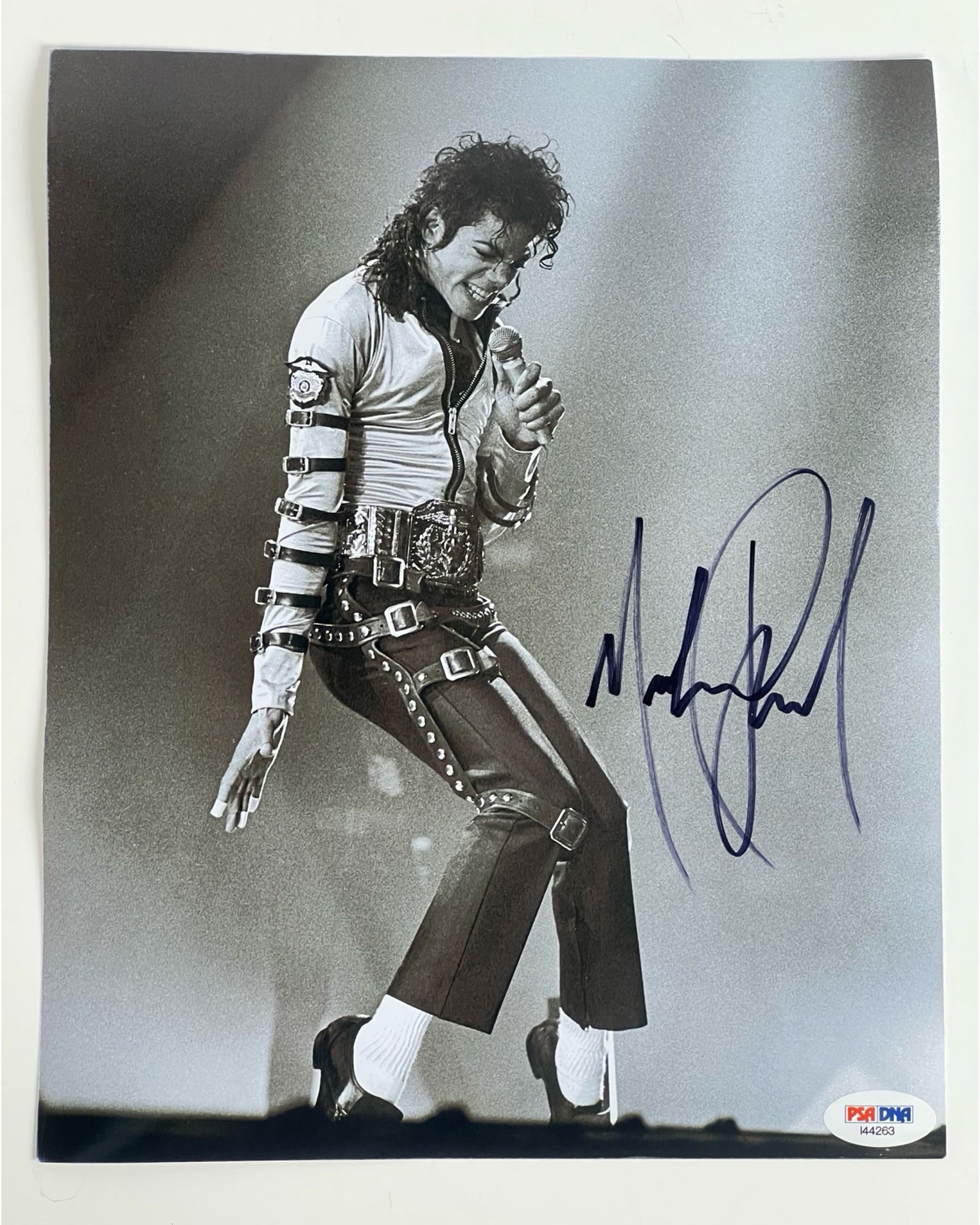 Michael Jackson Signed Photograph with COA (1 of 4)