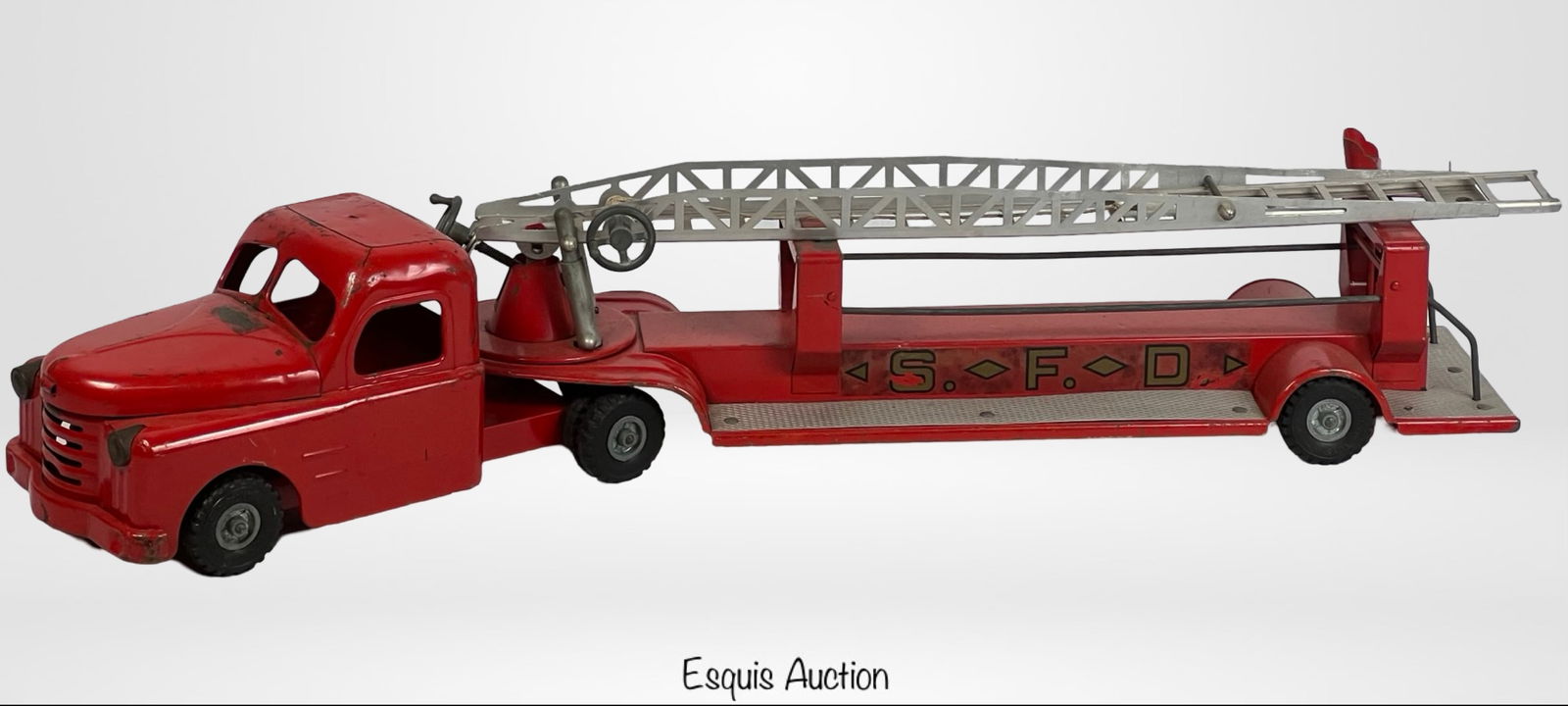 Vintage 1960s Structo Pressed Steel SFD Fire Truck (1 of 4)