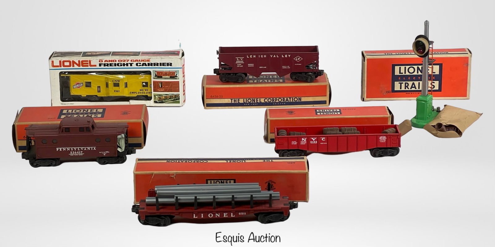 Vintage Lionel RR Train Cars & Accessories (1 of 5)