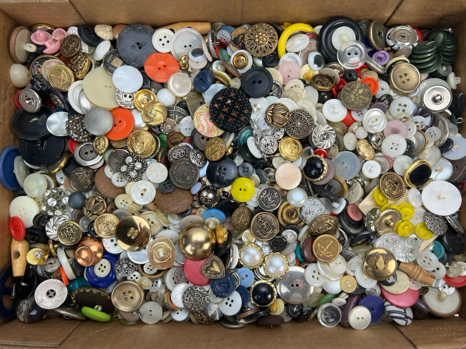 Assortment of Antique and Vintage Buttons (1 of 4)