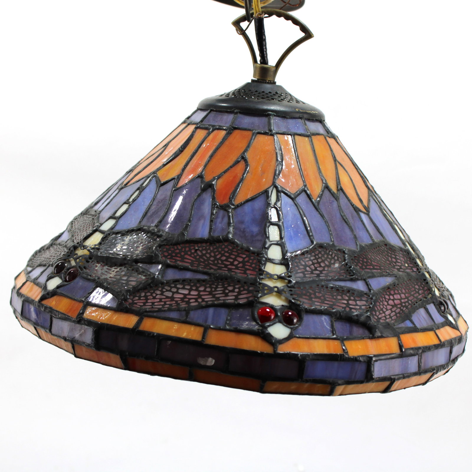 Tiffany Style Stained Glass Dragonfly Pendant Lamp: Beautiful stained glass pendant lamp featuring vibrant dragonfly motifs with intricate craftsmanship, adding timeless charm and elegance to any space.