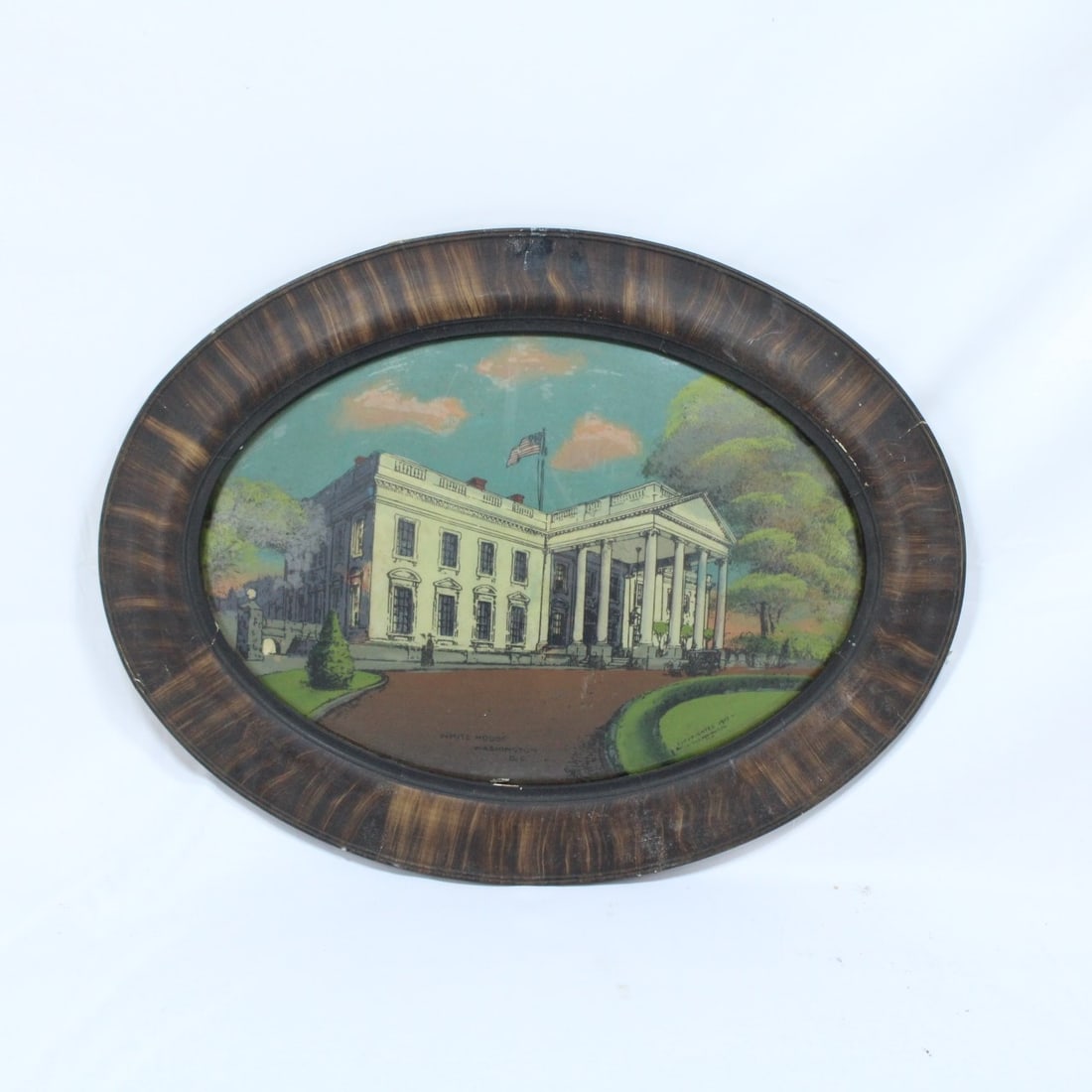 White House Washington D.C. Reverse Glass Painting Oval Frame: Beautiful vintage reverse glass painting featuring the White House in Washington, D.C., housed in an oval faux woodgrain frame. The artwork depicts the iconic structure surrounded by lush greenery and