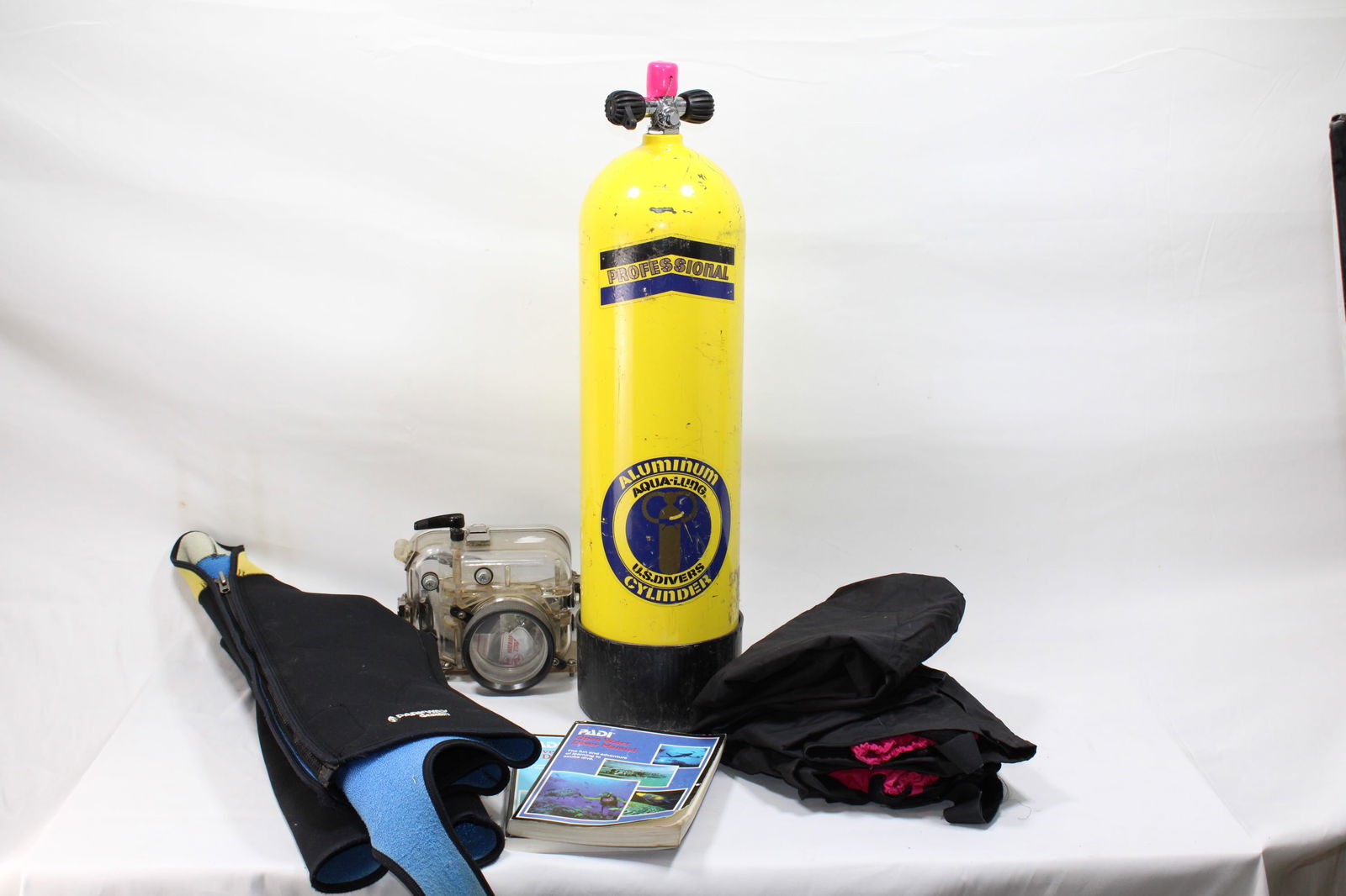 Scuba Diving Regulator Kit in Carrying Case (1 of 10)