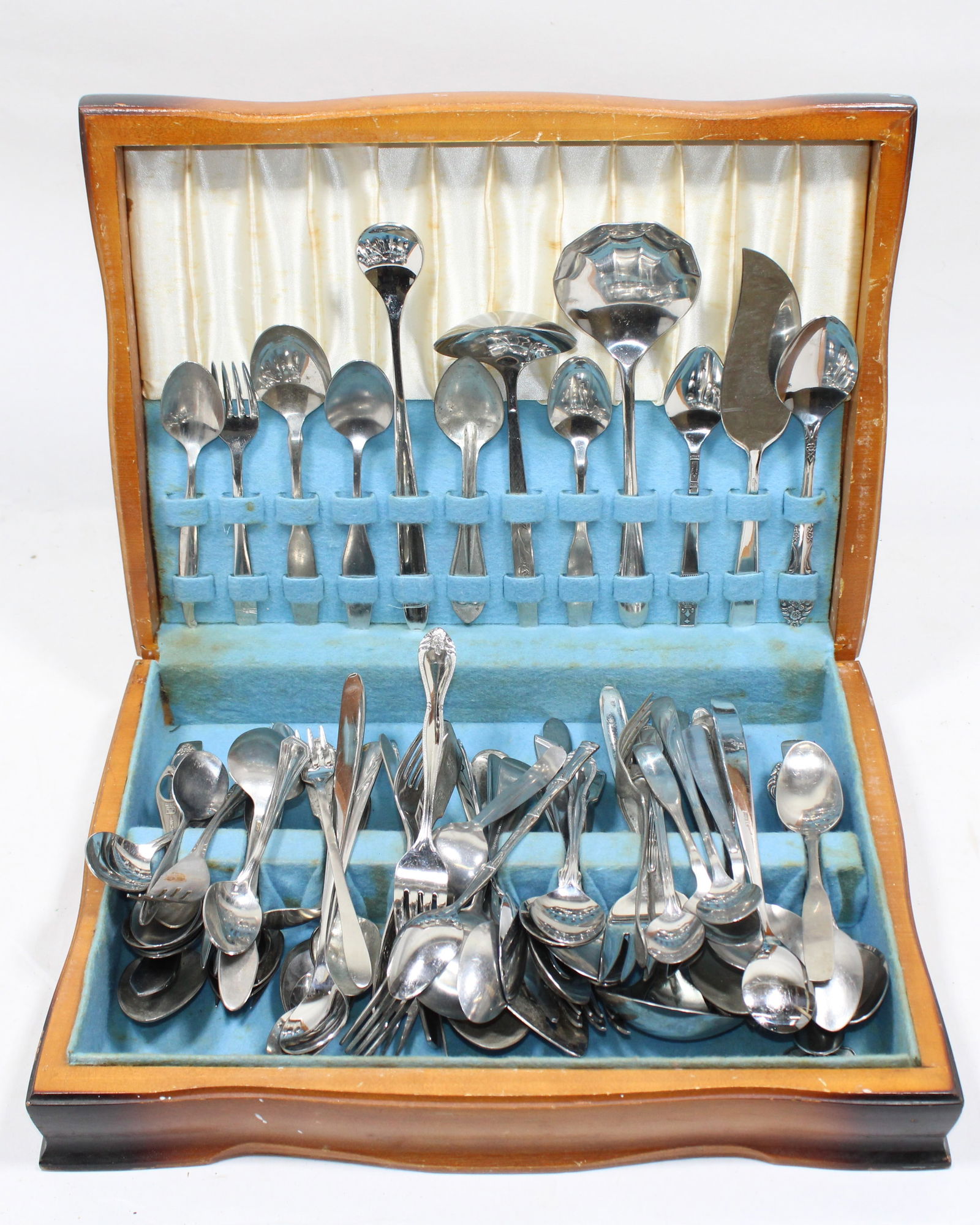 Vintage Silverware Set with Wooden Storage Case (1 of 4)