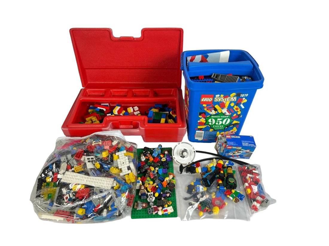 Vintage LEGO Building Block Lot with Minifigures (1 of 6)