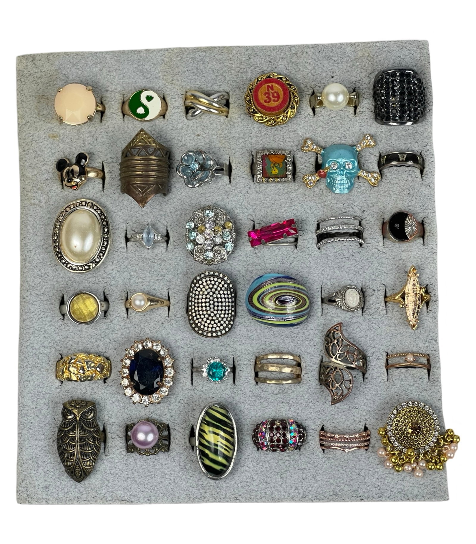 Exquisite Collection: Set of 36 Various Rings: Embark on a journey through diverse styles and eras with this stunning collection of 36 rings, each possessing its own unique charm and character. From timeless classics to contemporary statement piec