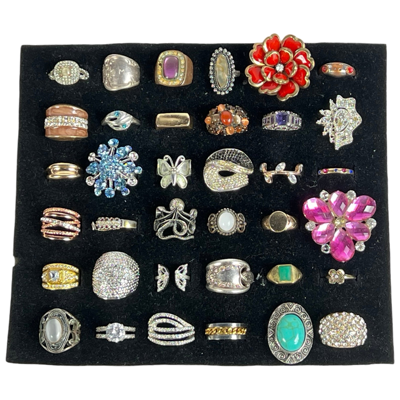 Exquisite Collection: Set of 36 Various Rings: Embark on a journey through diverse styles and eras with this stunning collection of 36 rings, each possessing its own unique charm and character. From timeless classics to contemporary statement piec