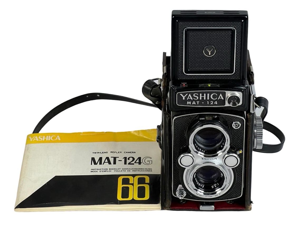 Yashica Mat-124 Twin-Lens Reflex Film Camera (1 of 5)