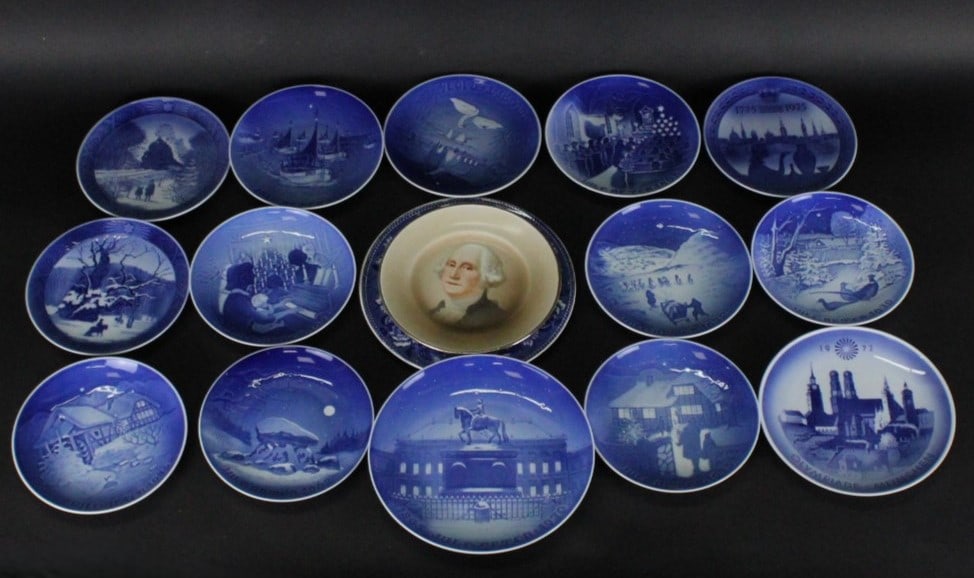 Assortment of B&G Bing & Grondahl Christmas Plates: Lot of mostly Bing & Grondahl (B&G) collectible Christmas plates, featuring various yearly editions.Alla re in good condition.
