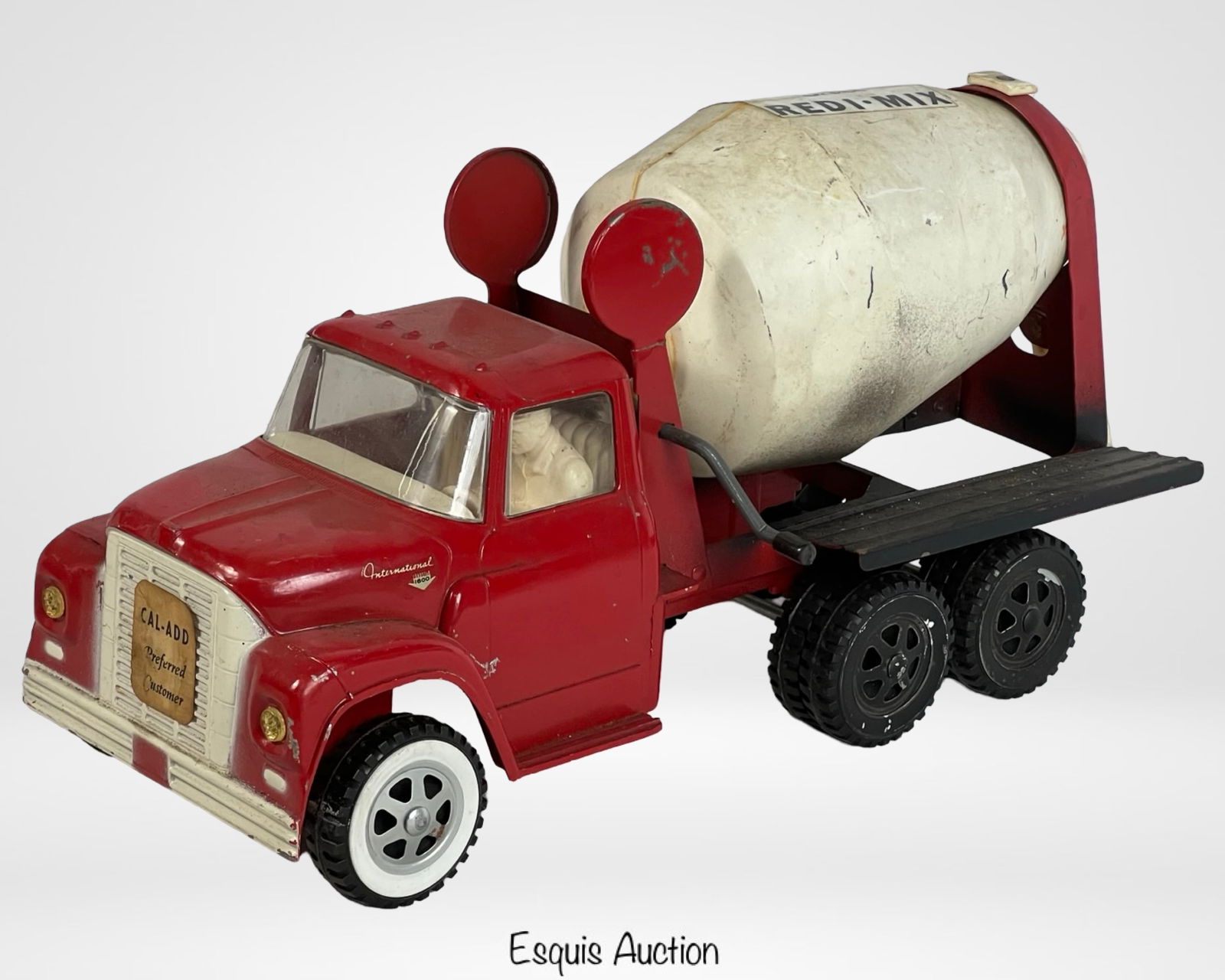 Vintage Ertl International Loadstar Cement Truck (1 of 7)