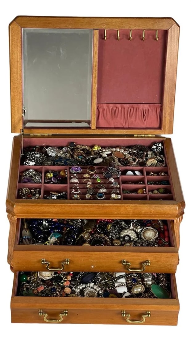 Large Vintage Jewelry Box full of Treasures (1 of 4)