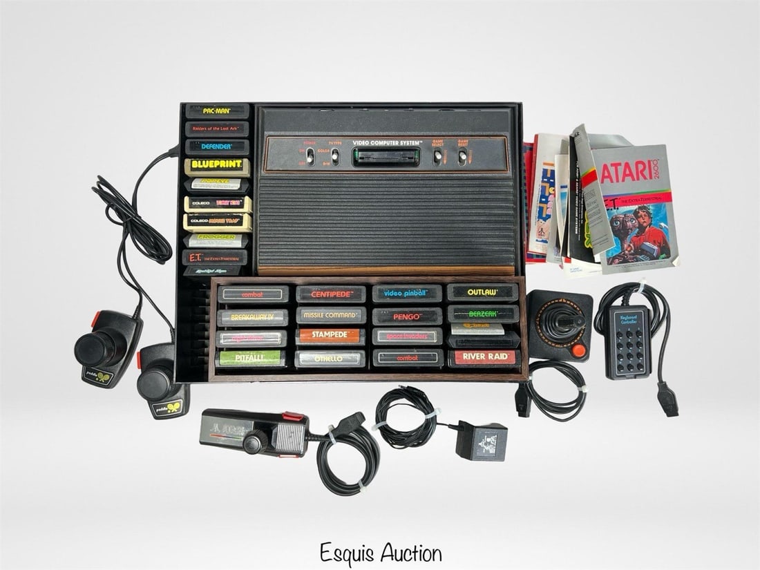 Vintage Atari 2600 Video Game Console & Games (1 of 7)