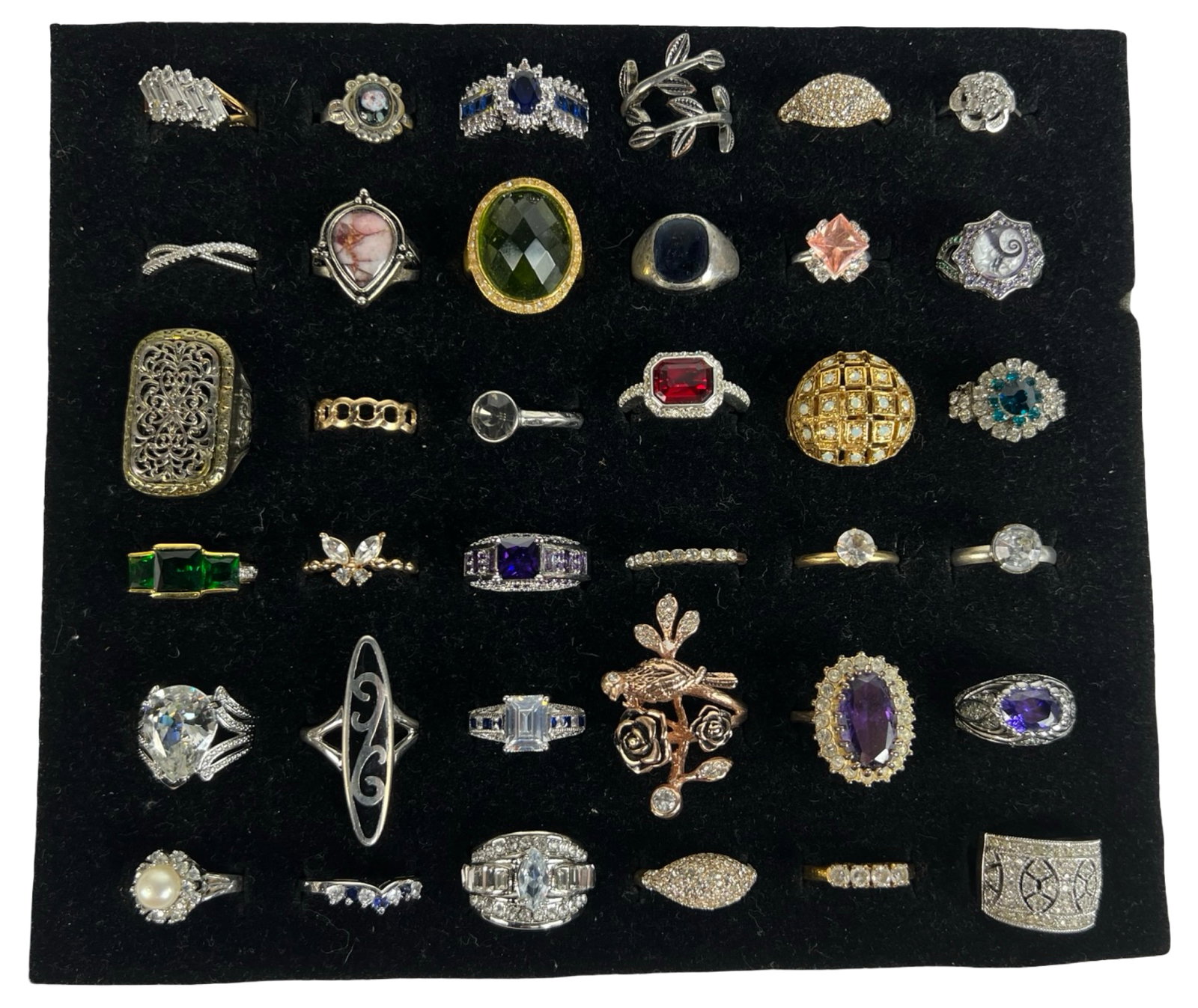 Exquisite Collection: Set of 36 Various Rings: Embark on a journey through diverse styles and eras with this stunning collection of 36 rings, each possessing its own unique charm and character. From timeless classics to contemporary statement piec
