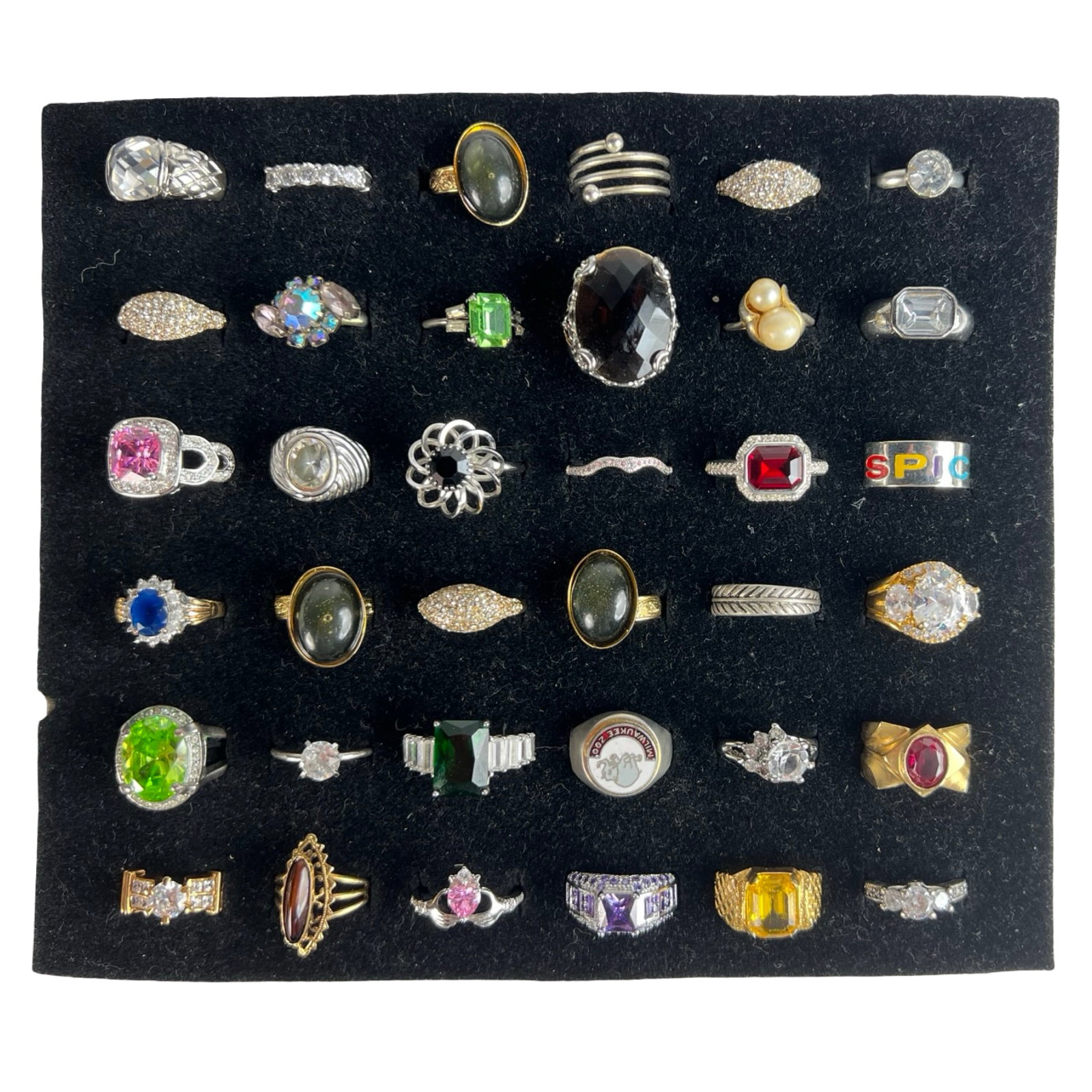 Exquisite Collection: Set of 36 Various Rings: Embark on a journey through diverse styles and eras with this stunning collection of 36 rings, each possessing its own unique charm and character. From timeless classics to contemporary statement piec