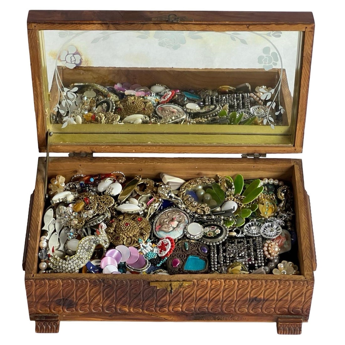 Vintage Jewelry Box Filled with Unsearched Jewelry: A charming vintage jewelry box featuring multiple compartments lined in rich red velvet, brimming with a variety of unsearched jewelry. This treasure trove includes an assortment of necklaces, earring