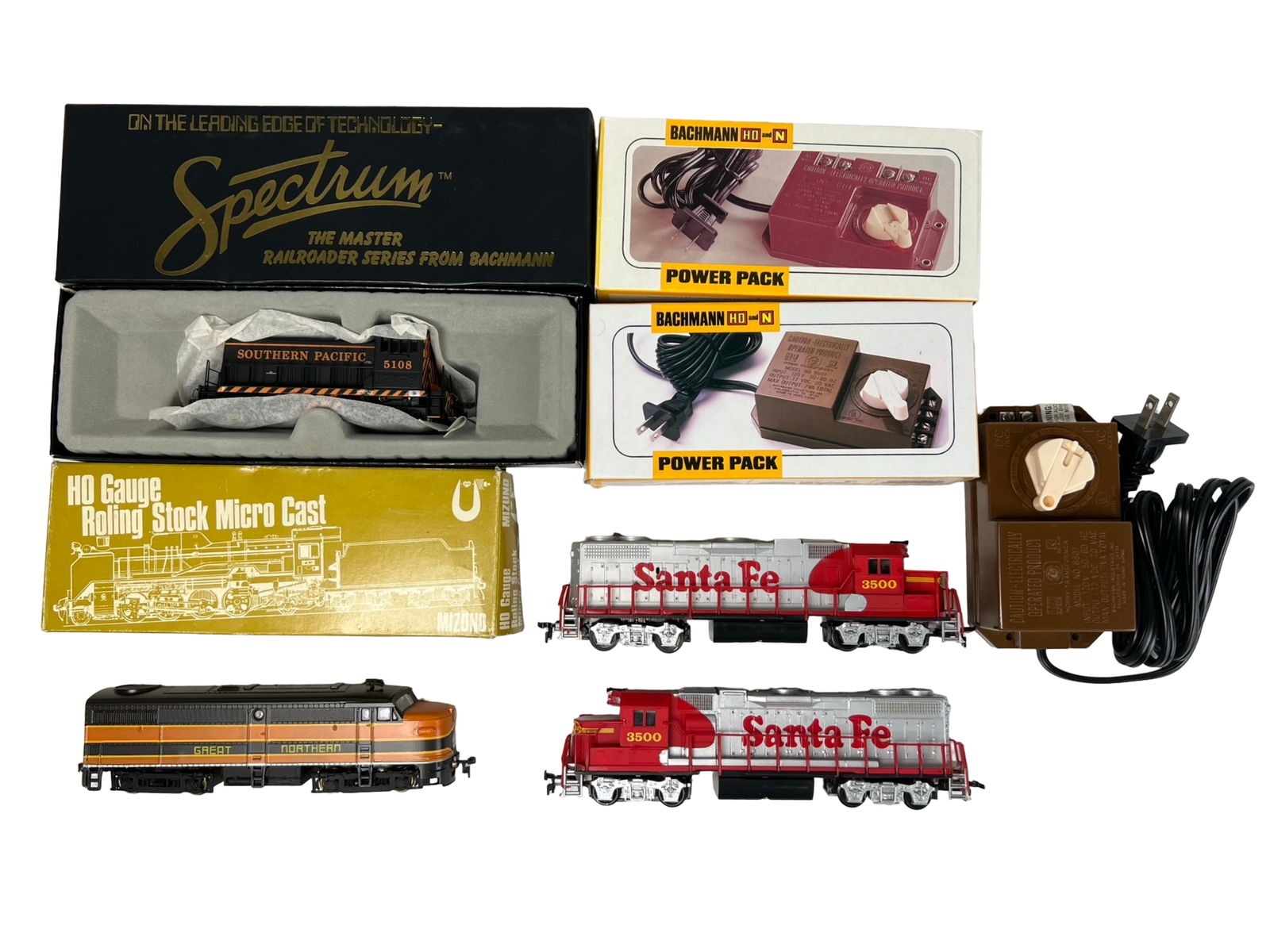 HO Scale Train Lot with Locomotives & Power Packs (1 of 1)