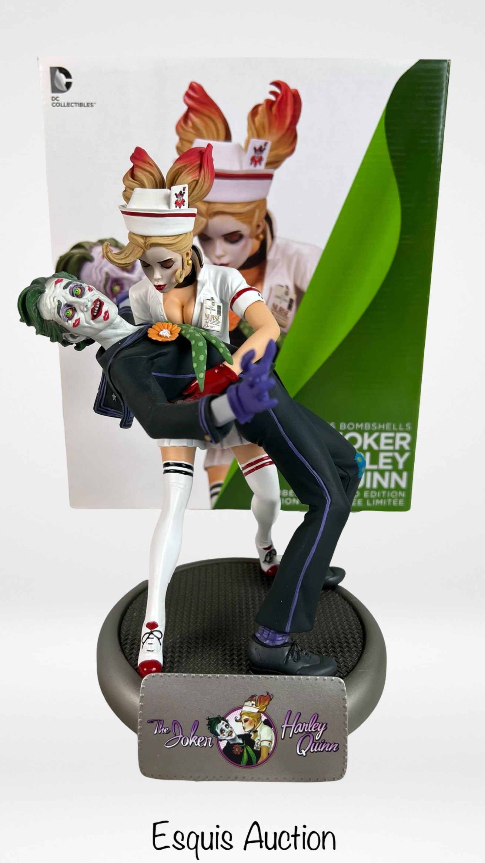 DC Bombshells Joker & Harley Quinn Nurse Statue (1 of 5)