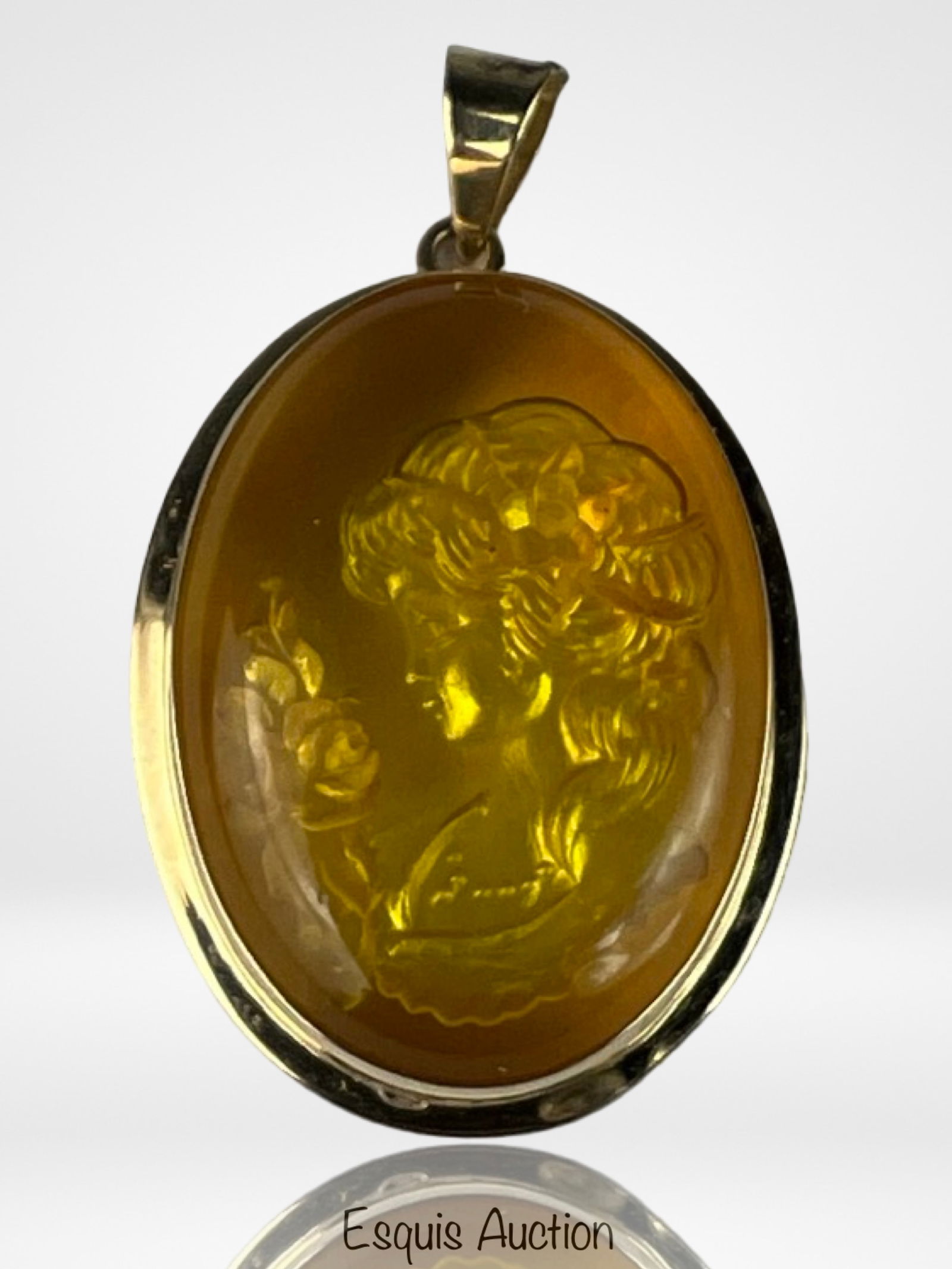 14K Gold Amber Intaglio Reverse Cameo Pendant: Elegant 14K gold pendant featuring an amber intaglio reverse cameo with the finely detailed profile of a woman adorned with flowers in her hair. The warm golden tones of the amber beautifully compleme
