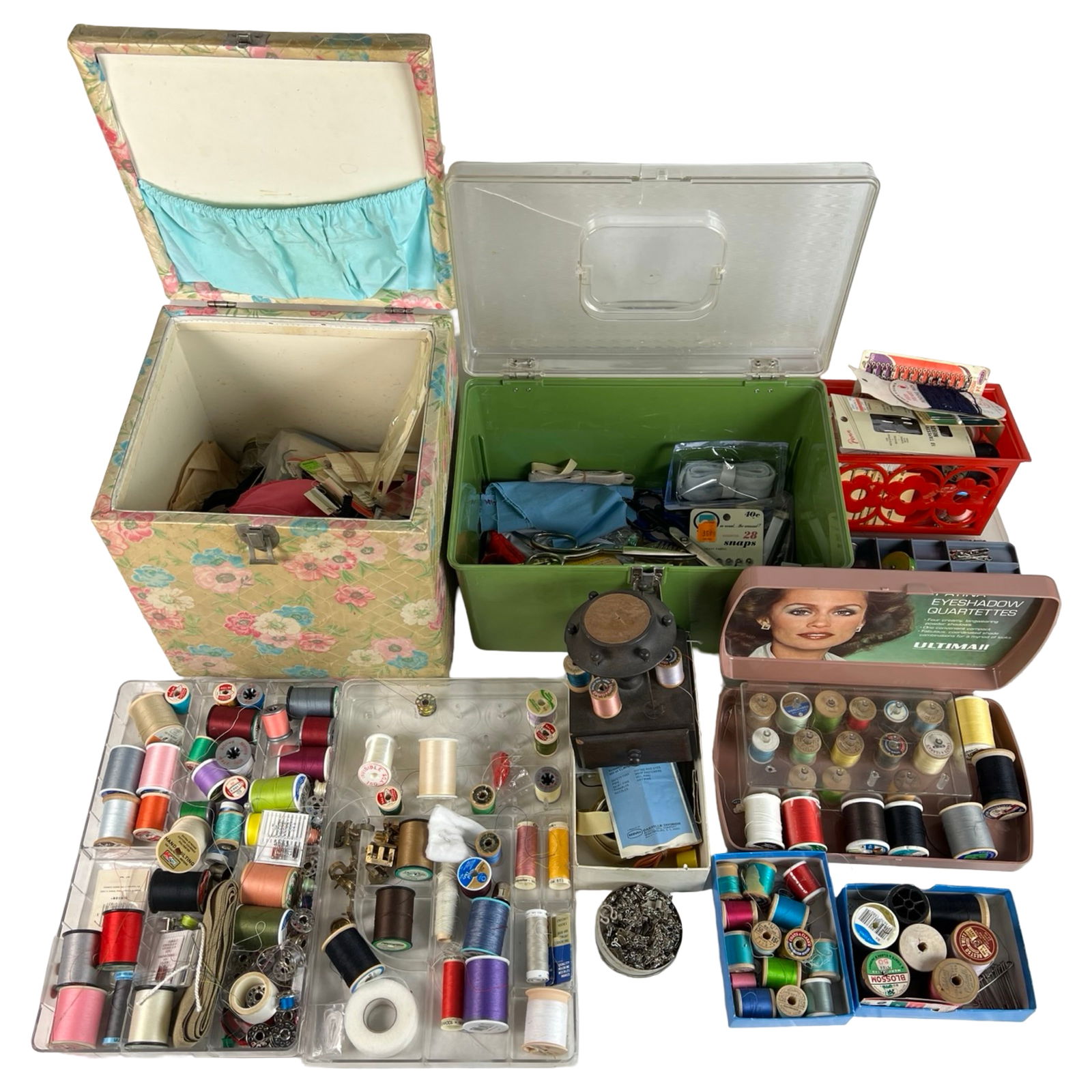 Large Lot of Vintage Sewing Supplies (1 of 7)