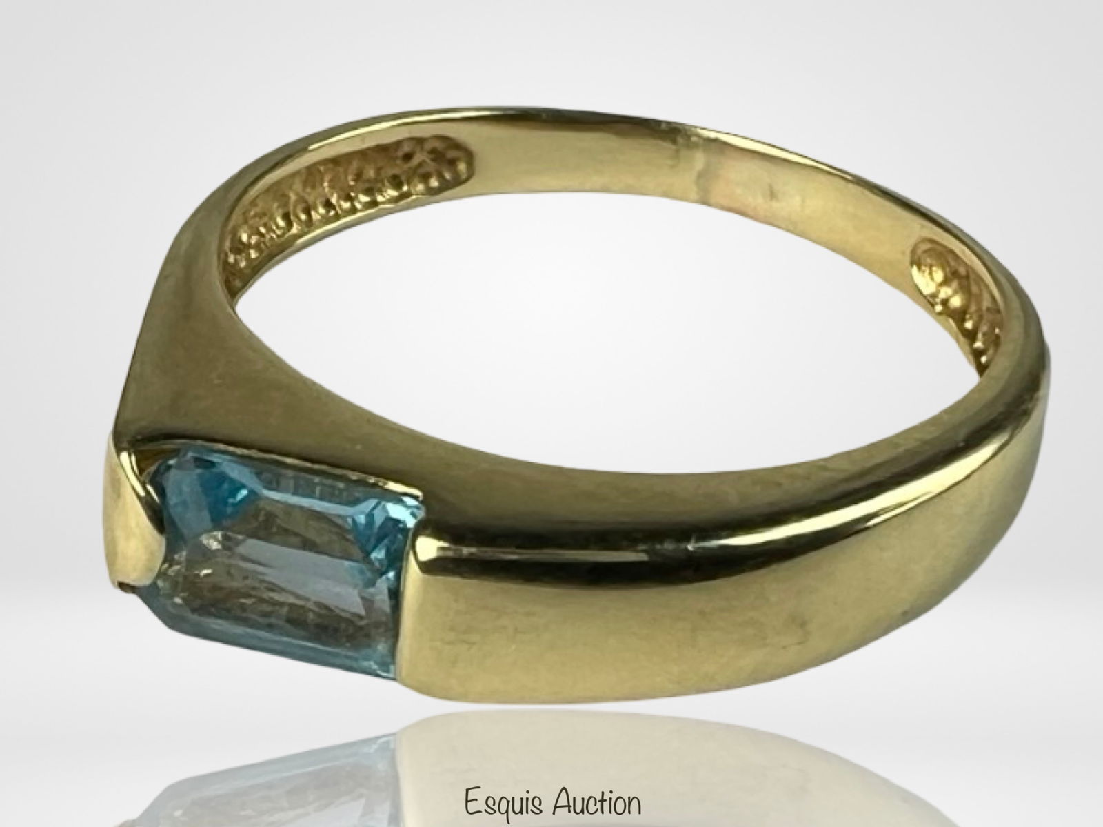 14k Gold Blue Topaz Lady's Ring (1 of 4)