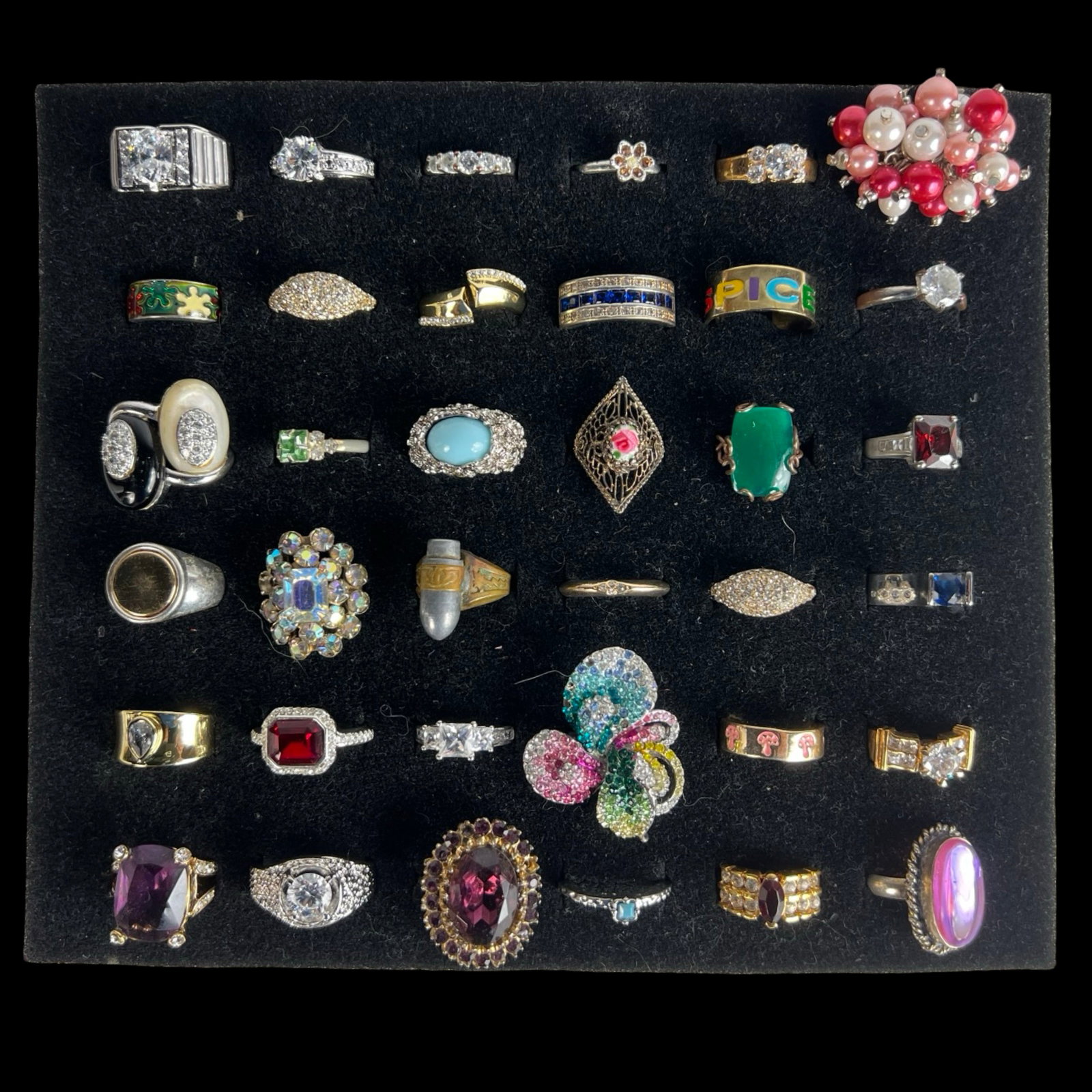 Exquisite Collection: Set of 36 Various Rings: Embark on a journey through diverse styles and eras with this stunning collection of 36 rings, each possessing its own unique charm and character. From timeless classics to contemporary statement piec