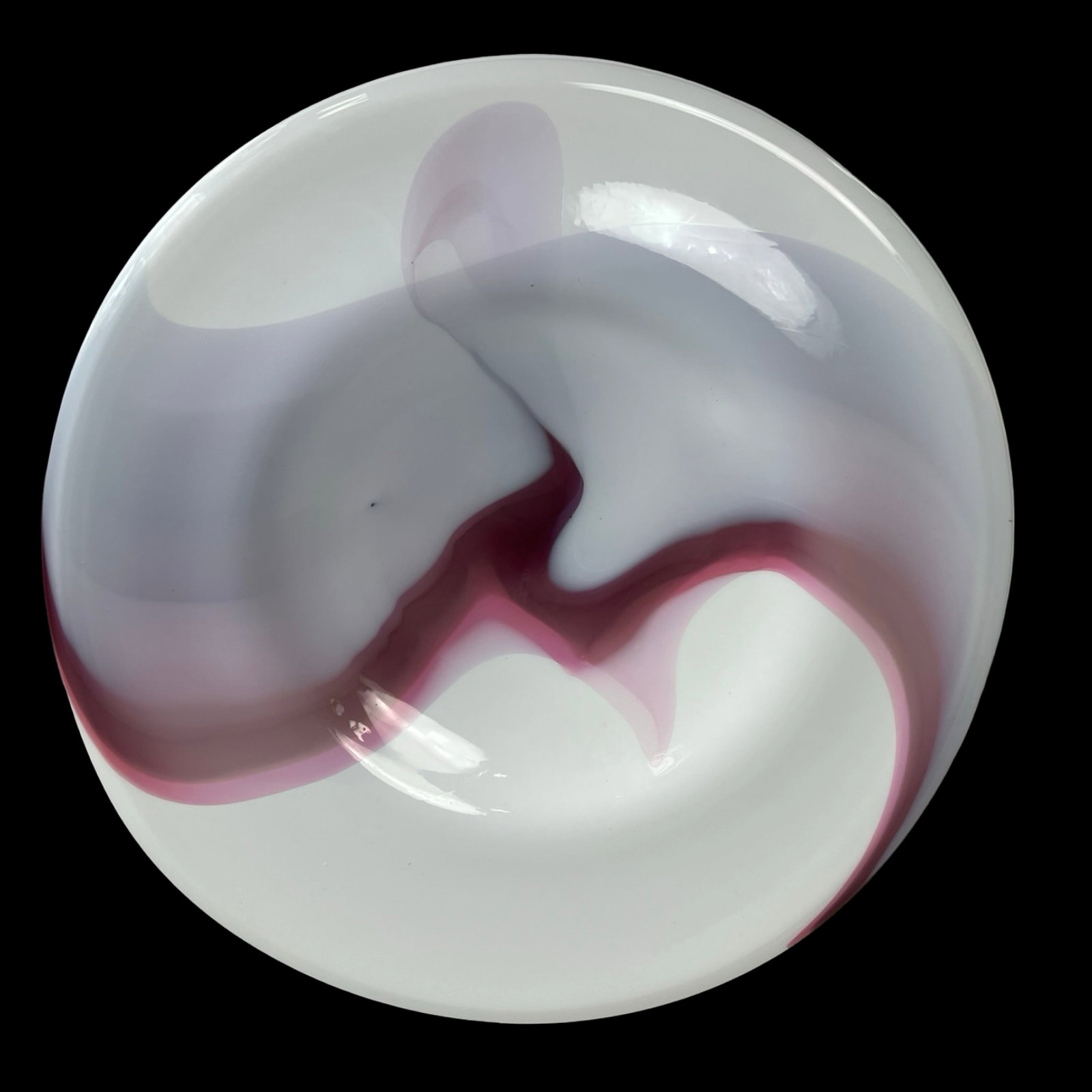 Ira Sapir Signed Art Glass Centerpiece Charger: Striking contemporary art glass centerpiece charger by Ira Sapir, featuring sweeping swirls of violet, lilac, and smoky white over a broad circular form. The surface is richly finished with a high glo
