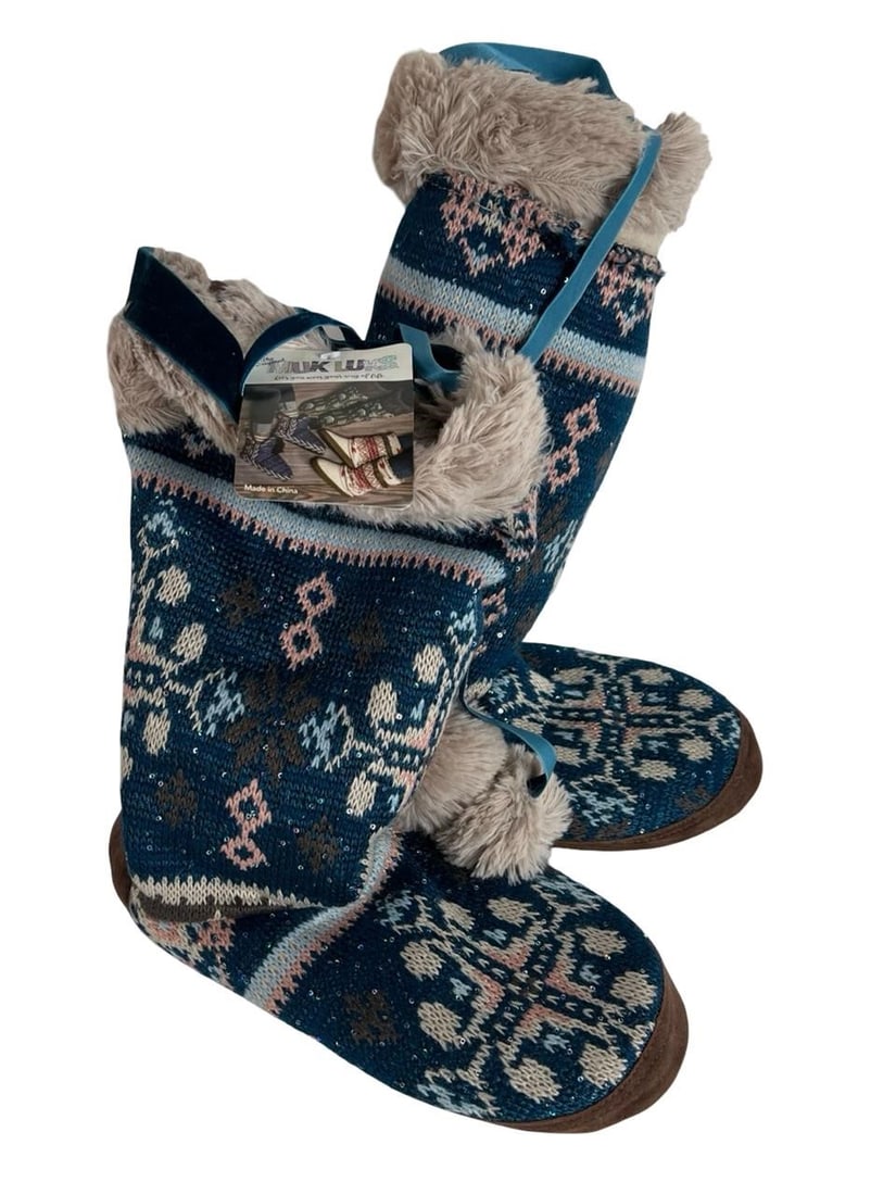 Lot of Women's Winter Boots & Knit Slippers Size 9 (1 of 5)