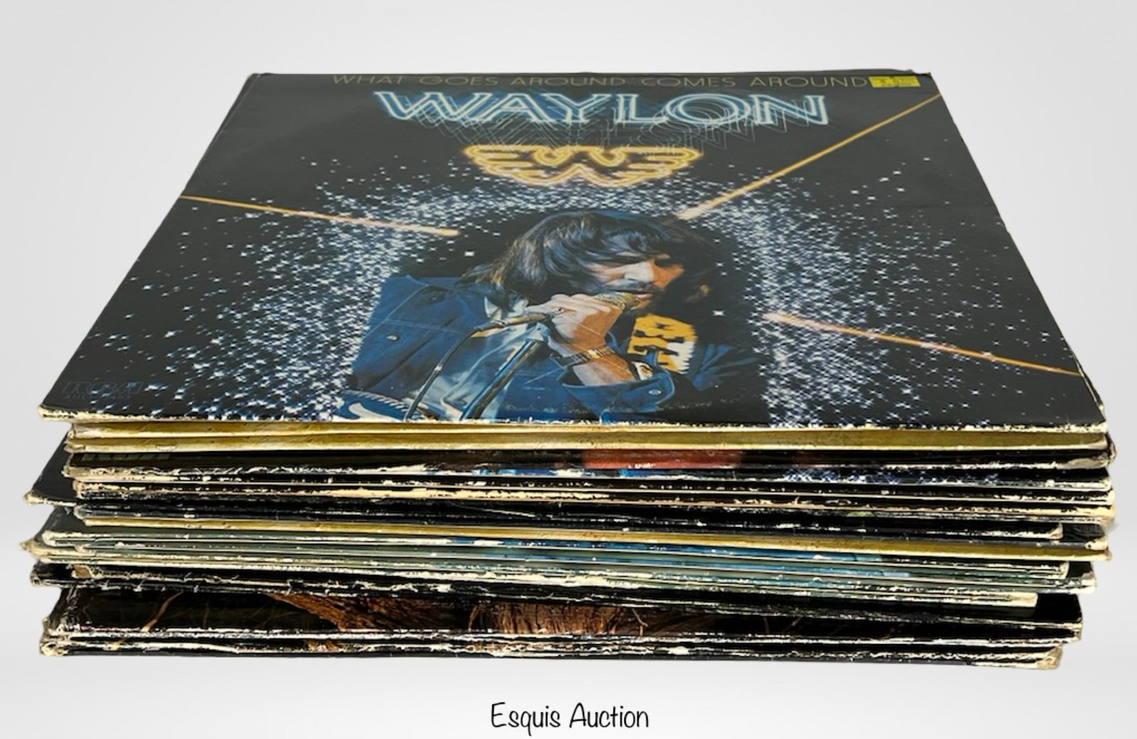 Country Music Vinyl Collection - Waylon Jennings: Extensive collection of classic country vinyl albums featuring the legendary Waylon Jennings. This lot includes approximately 25 LP records spanning his prolific solo career and iconic outlaw country 