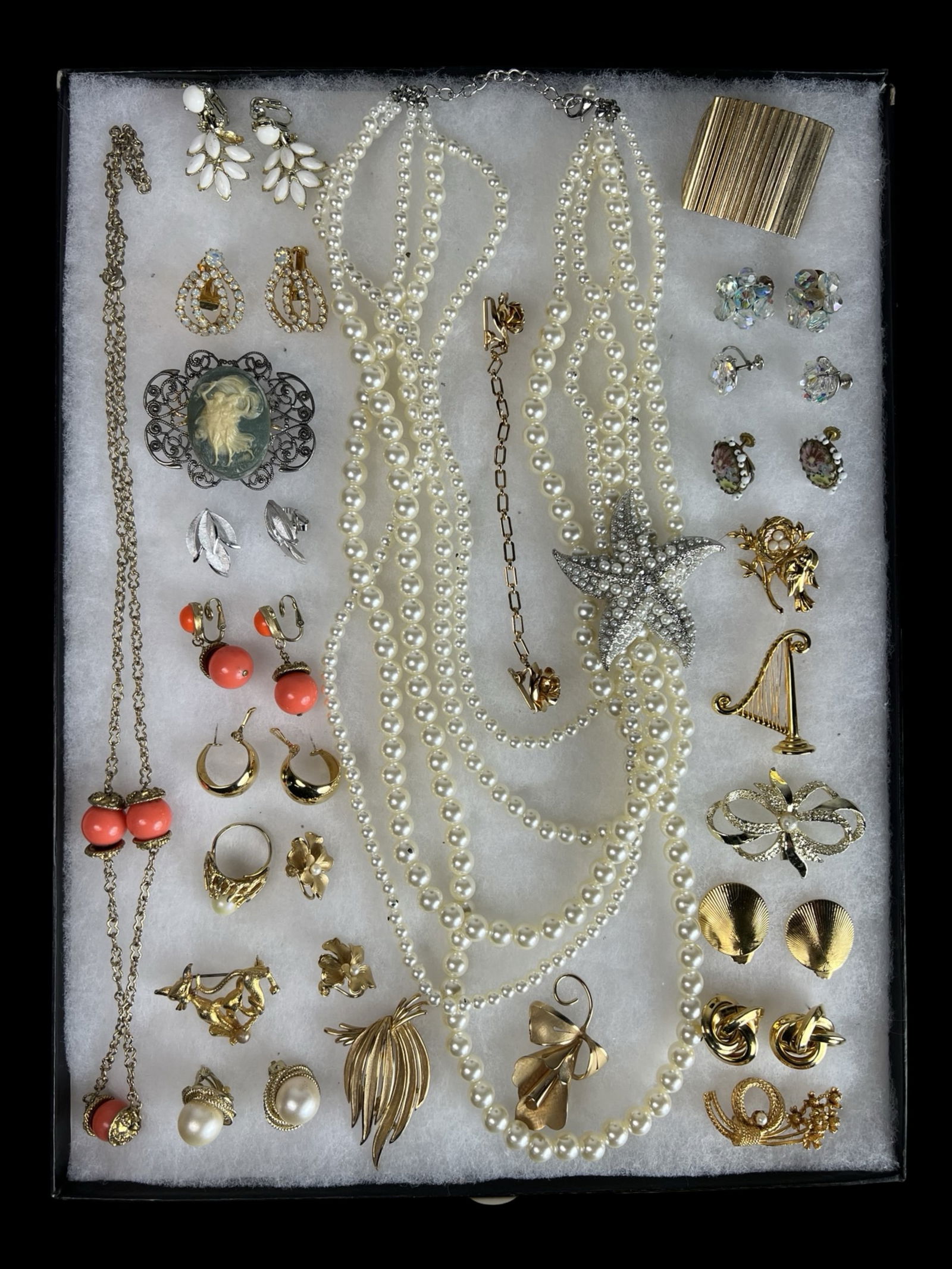 Vintage Costume Jewelry - Miriam Haskell, Trifari, (1 of 6)
