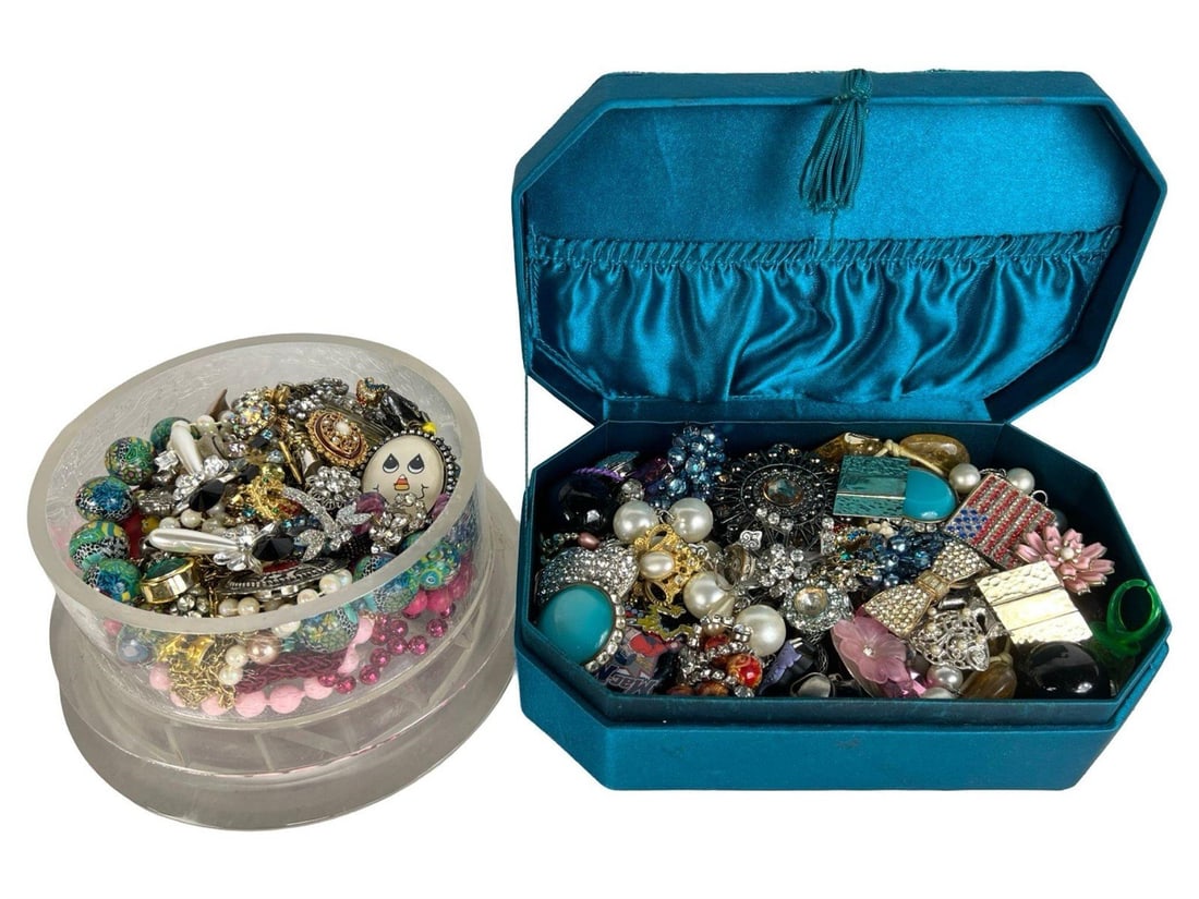 2 Vintage Boxes full of Unsearched Costume Jewelry (1 of 5)