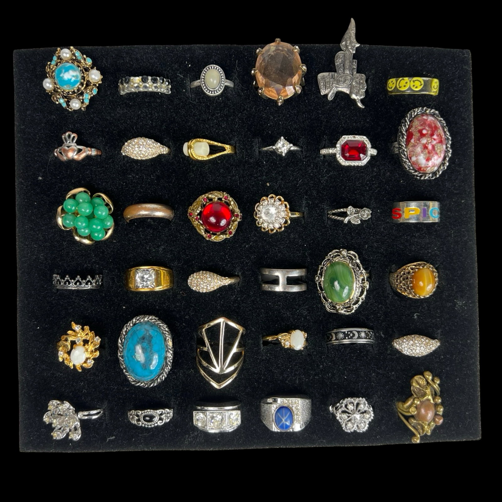 Exquisite Collection: Set of 36 Various Rings: Embark on a journey through diverse styles and eras with this stunning collection of 36 rings, each possessing its own unique charm and character. From timeless classics to contemporary statement piec