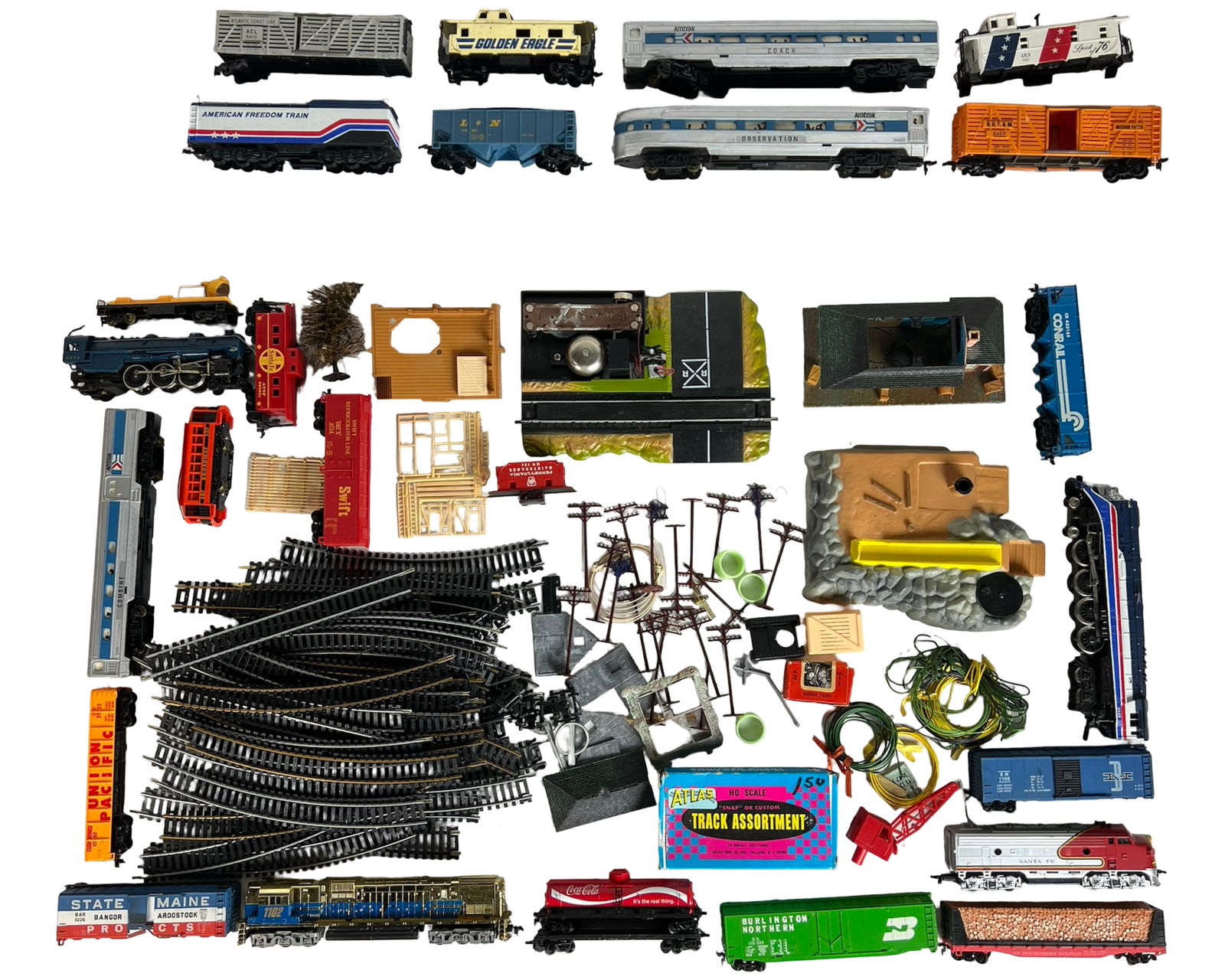HO Scale Train Lot - Locomotives, Cars, Buildings (1 of 8)