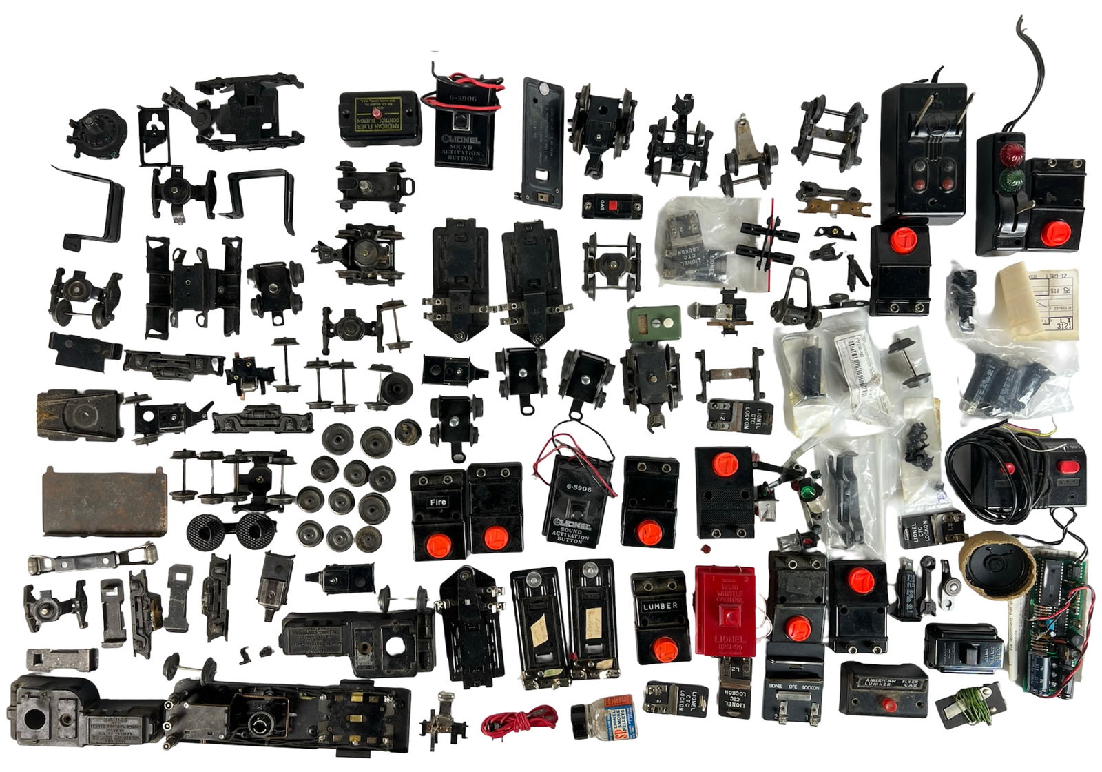 Vintage Lionel Train Parts, Switches & Accessories (1 of 6)