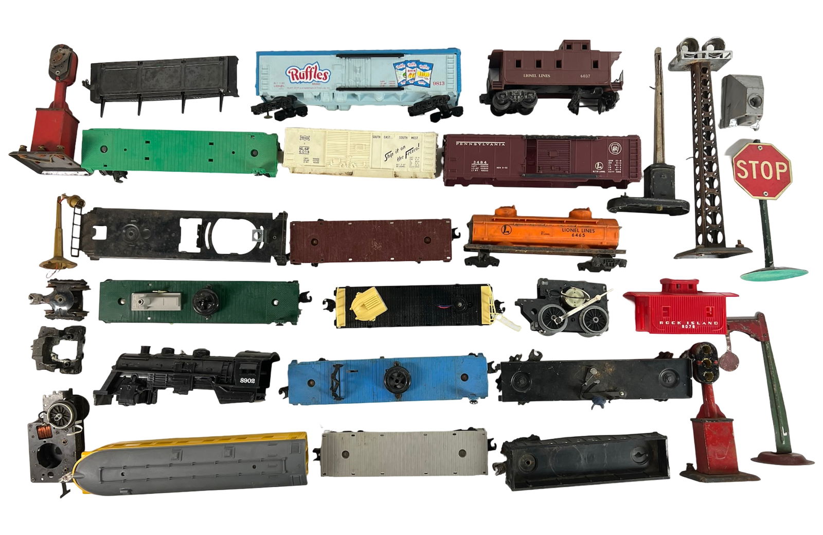 Lot of Vintage Lionel Train Parts & Accessories (1 of 5)
