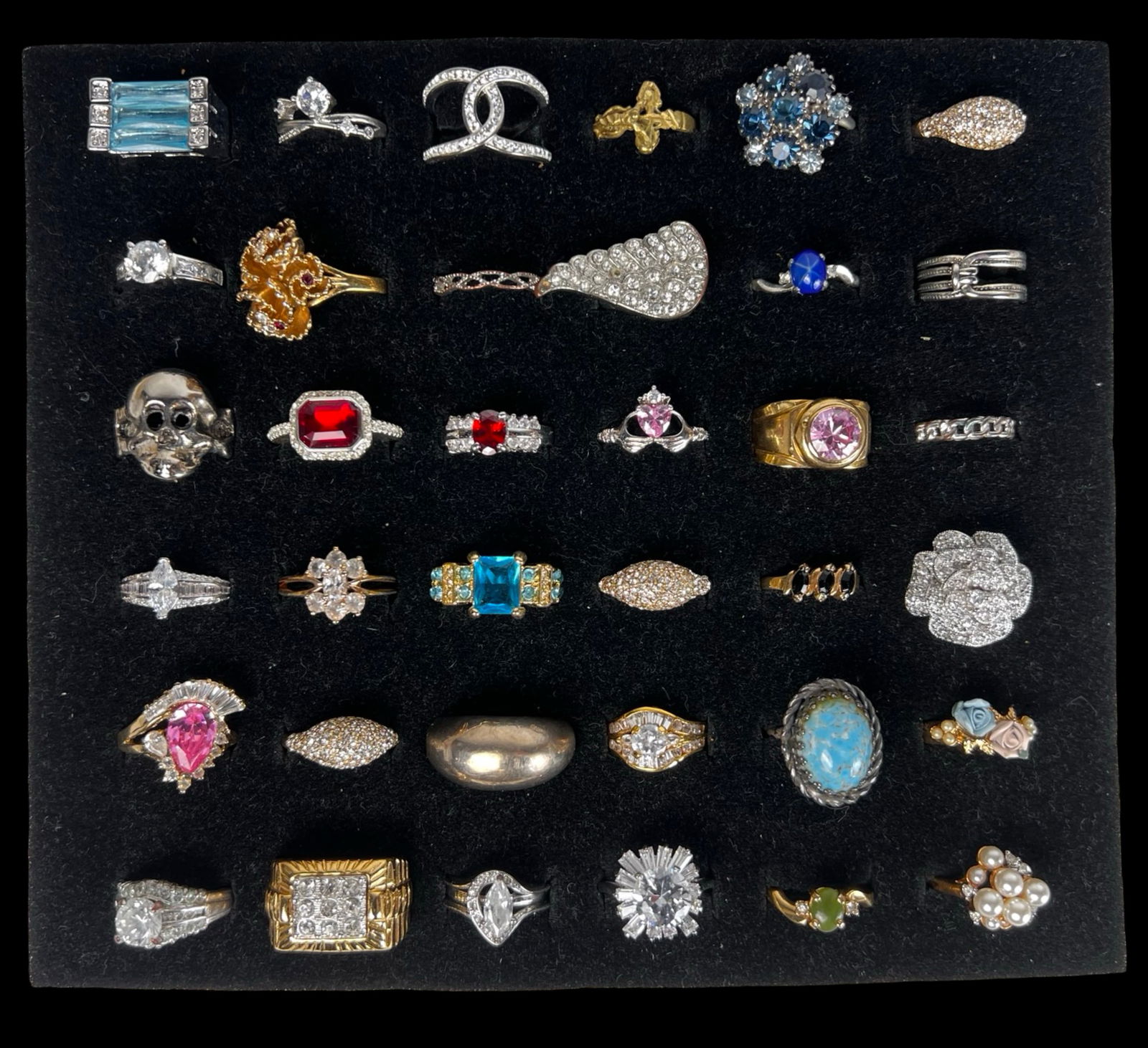 Exquisite Collection: Set of 36 Various Rings: Embark on a journey through diverse styles and eras with this stunning collection of 36 rings, each possessing its own unique charm and character. From timeless classics to contemporary statement piec