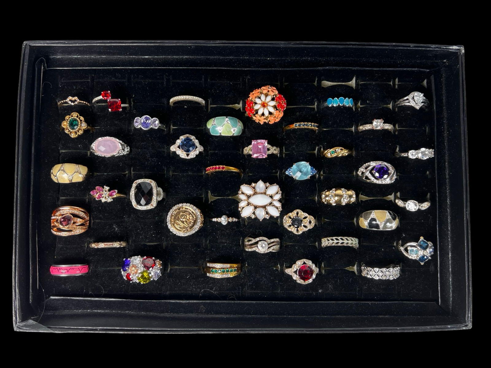 Exquisite Collection: Set of 39 Various Rings: Embark on a journey through diverse styles and eras with this stunning collection of 39 rings, each possessing its own unique charm and character. From timeless classics to contemporary statement piec