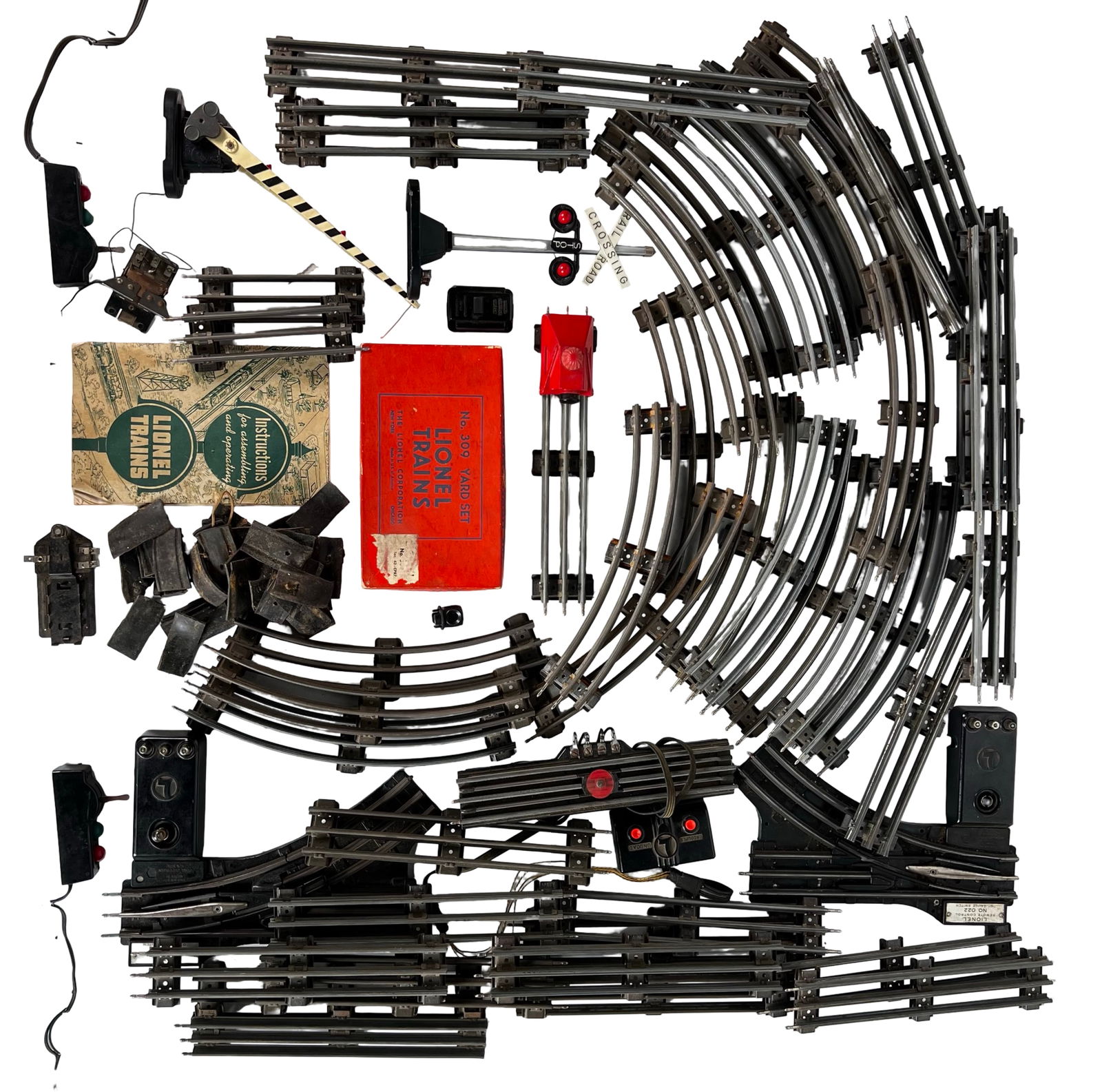 Post-War Lionel O Gauge Tracks, Accessories & Cont (1 of 5)