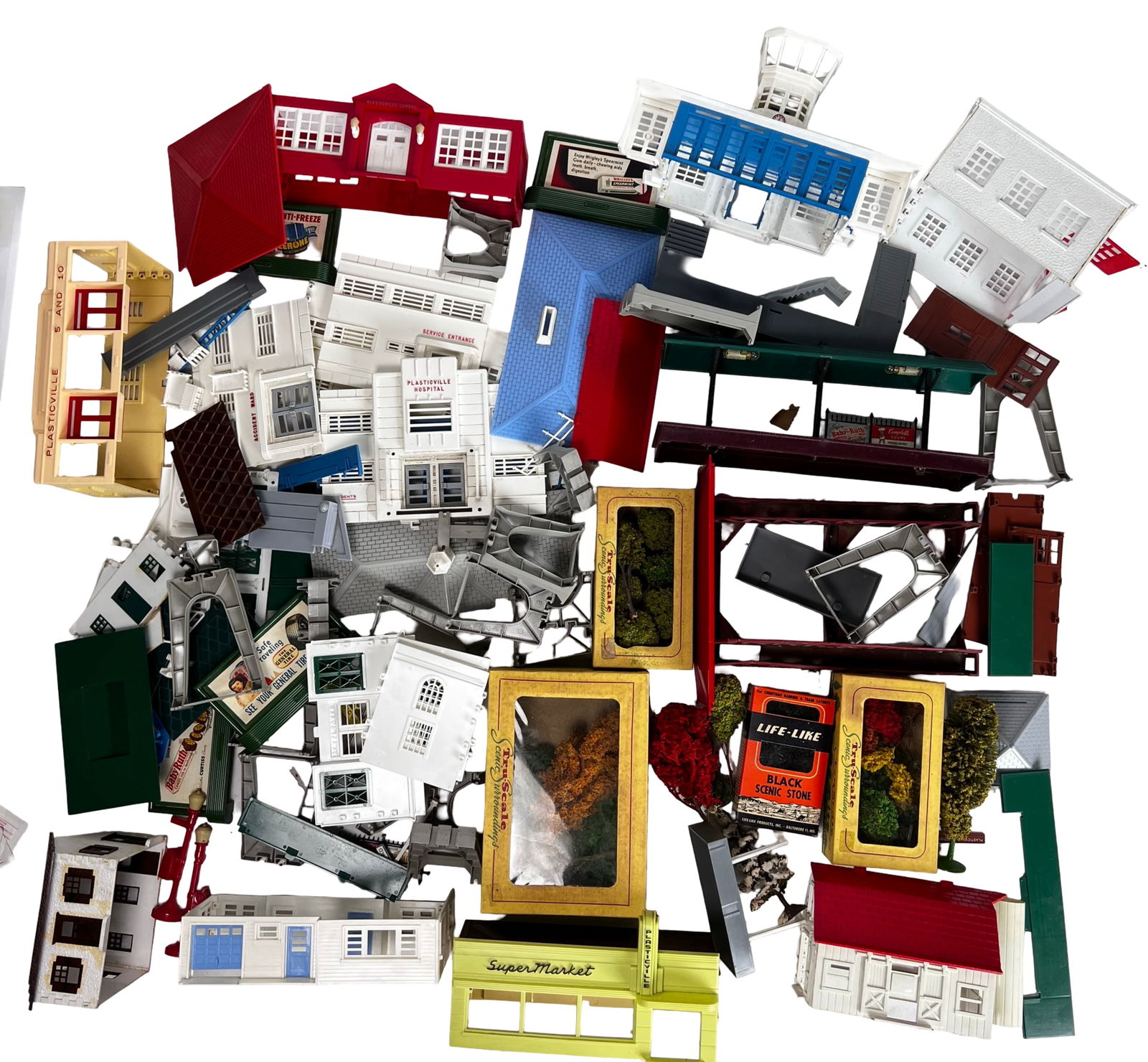 Vintage 1960s Unassembled Model Railroad Buildings (1 of 5)