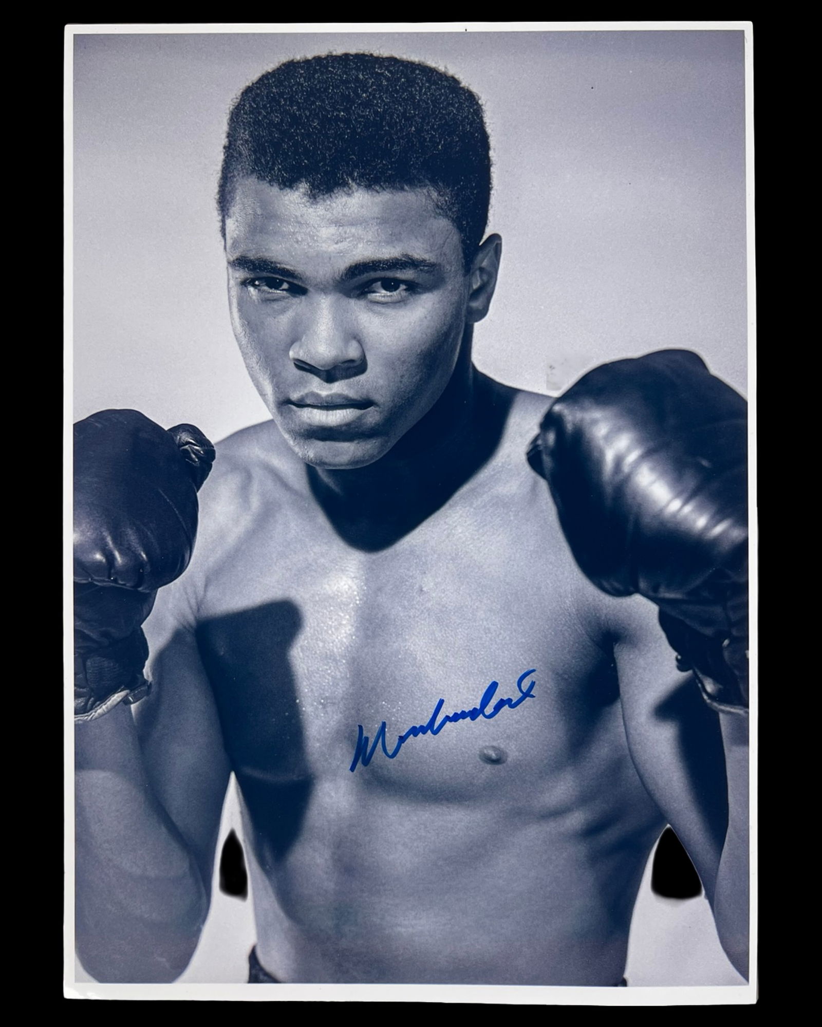 Muhammad Ali Autographed/ Signed Boxing Photo (1 of 2)