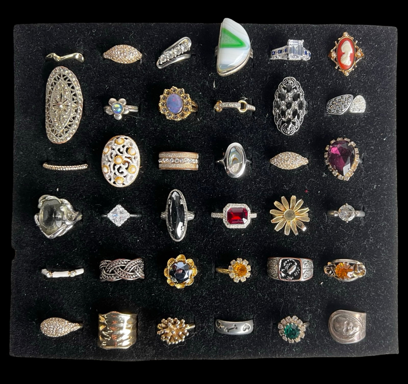 Elegance for Every Finger- 36 Lady's Rings (1 of 3)