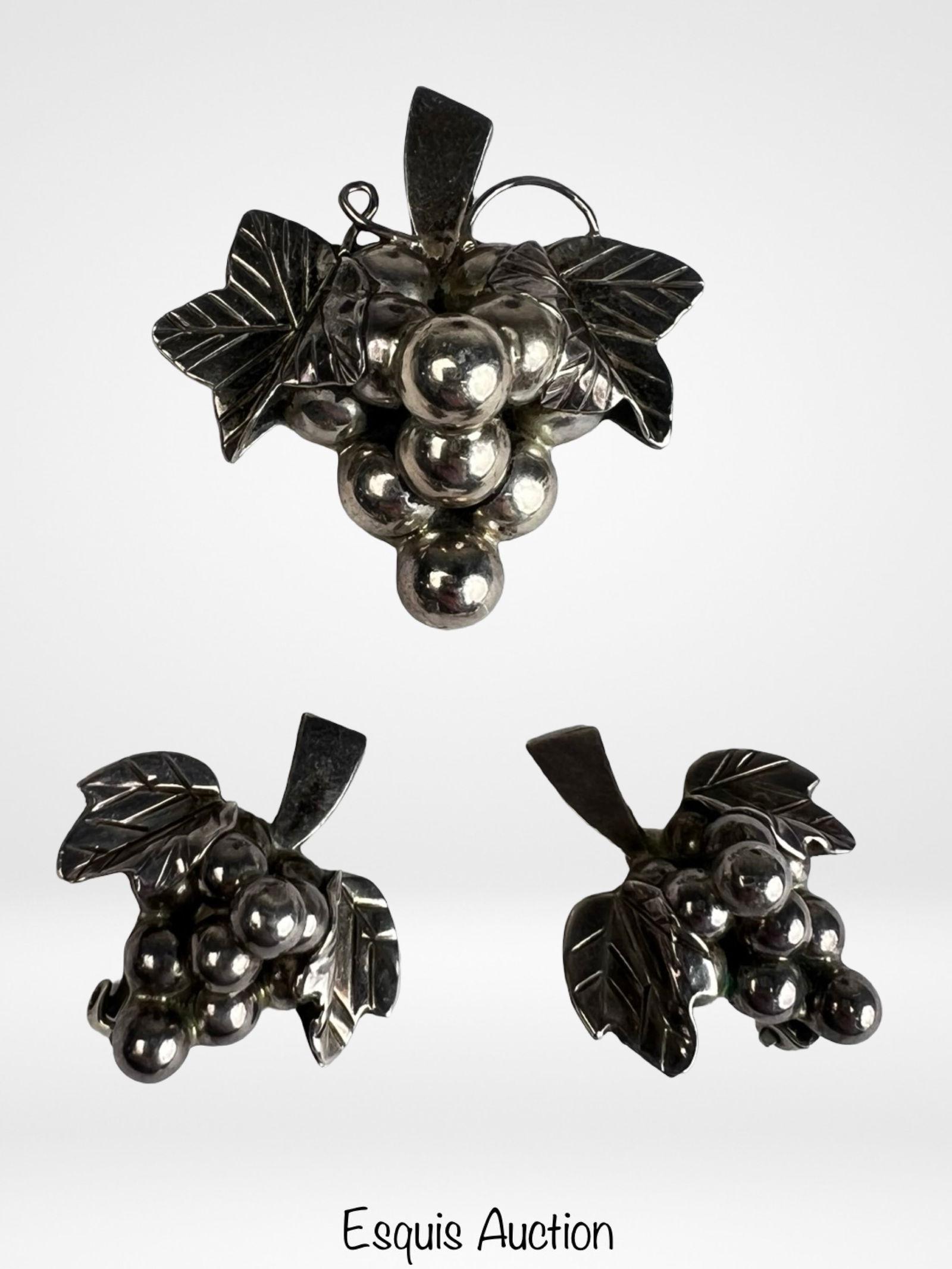 Sterling Silver Grape Cluster Brooch & Earrings: Classic vintage Mexican sterling silver jewelry set featuring a dimensional grape cluster motif with detailed leaves and sculptural fruit. The set includes a brooch that also functions as a pendant,