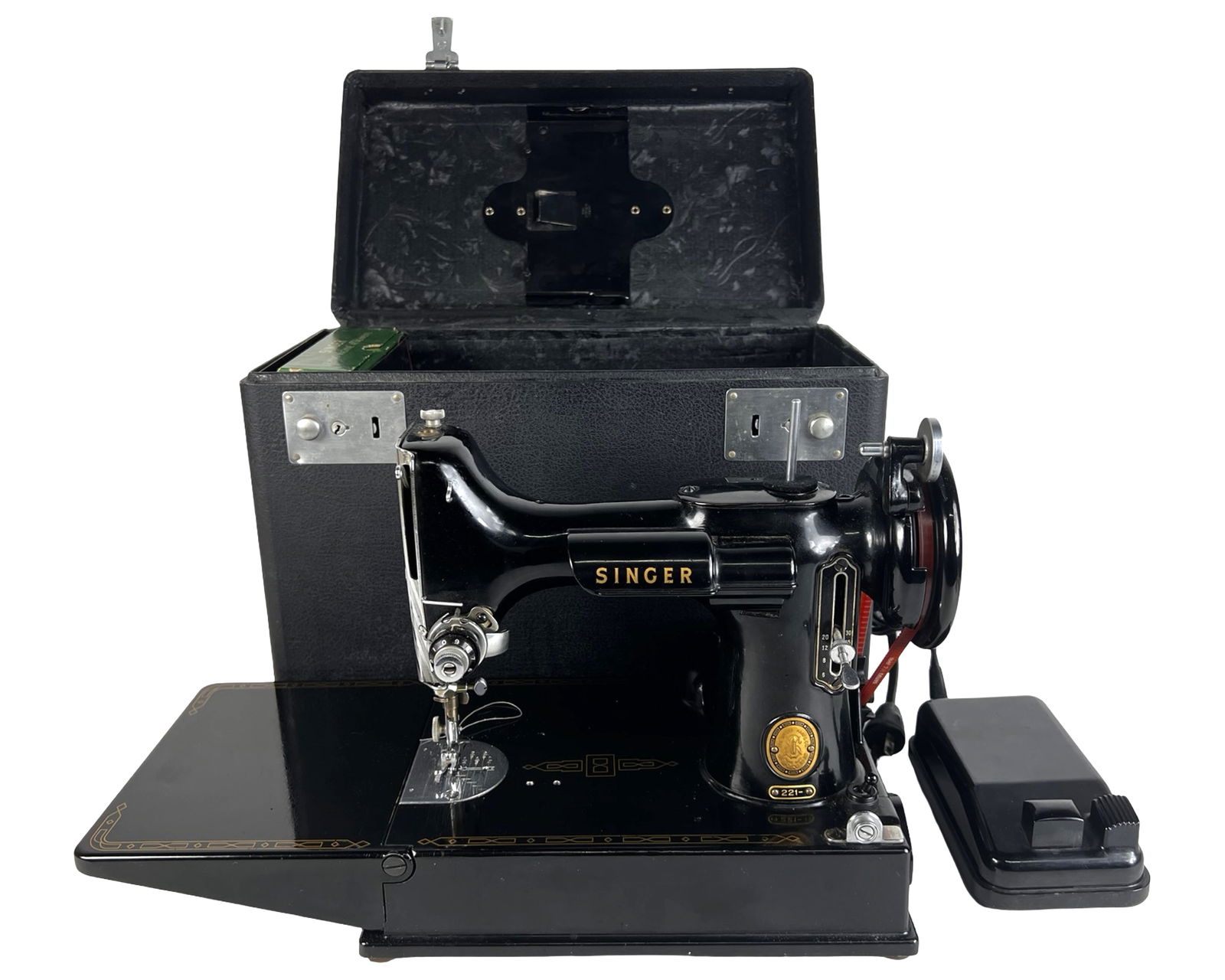 Singer Featherweight Model 221 Sewing Machine (1 of 8)