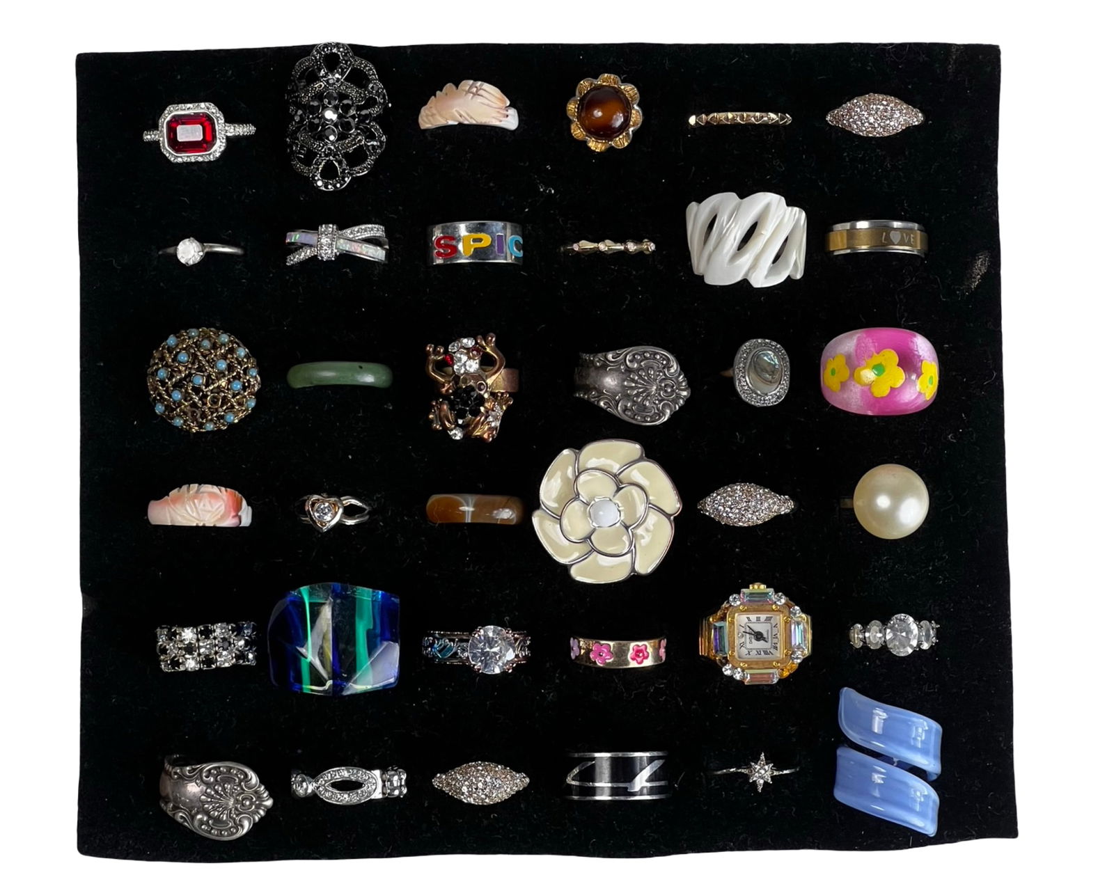 Elegance for Every Finger- 36 Lady's Rings: Explore a beautifully varied collection of 36 ladies' rings, showcasing an appealing mix of classic designs and modern statement styles. This diverse assortment offers something to suit many