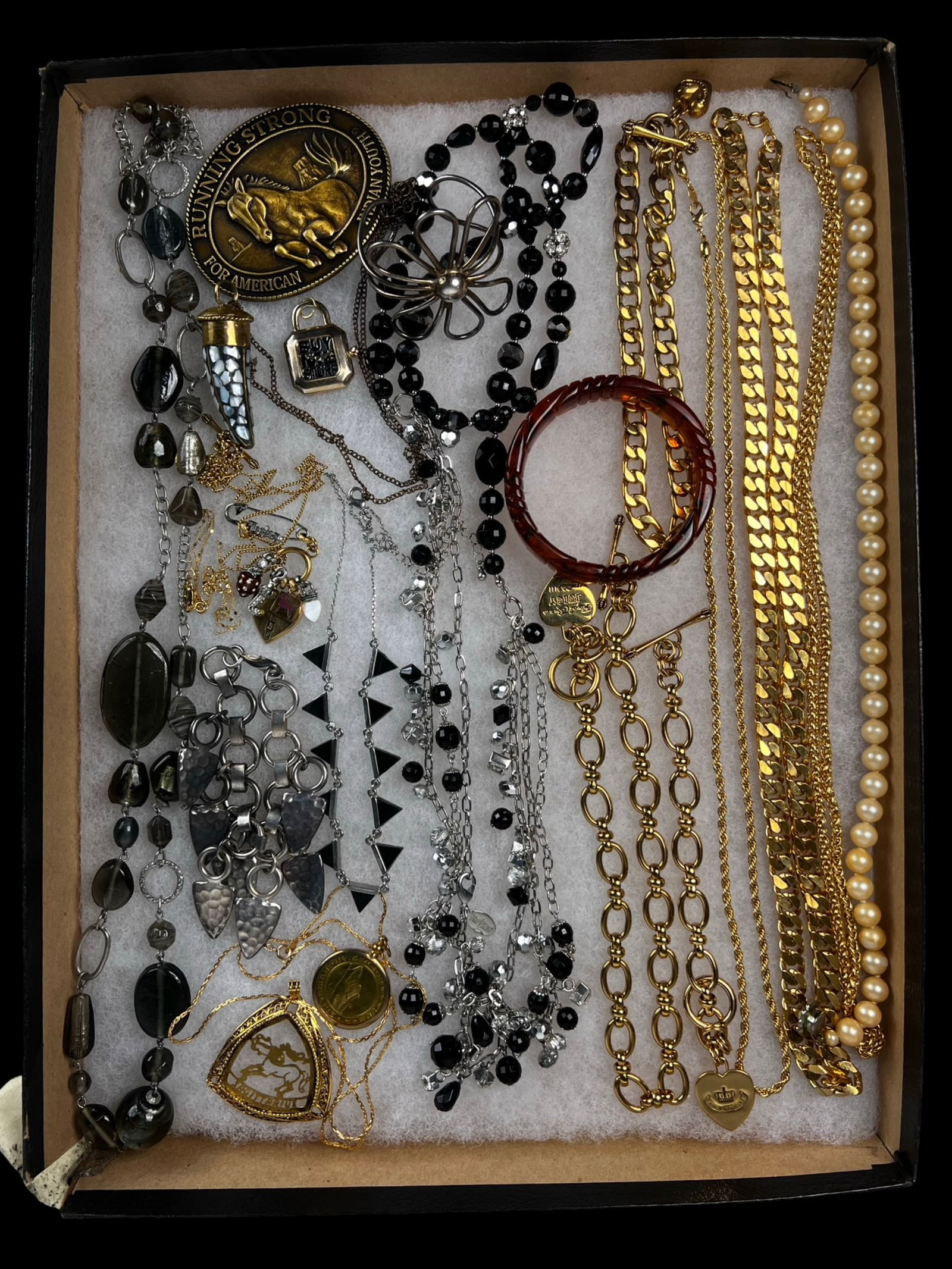 Assorted Costume Jewelry Lot - Necklaces, Chains,: Attractive assortment of costume and fashion jewelry featuring a mix of necklaces, chains, pendants, beads, and decorative elements in both gold- and silver-tone finishes. The group includes beaded st