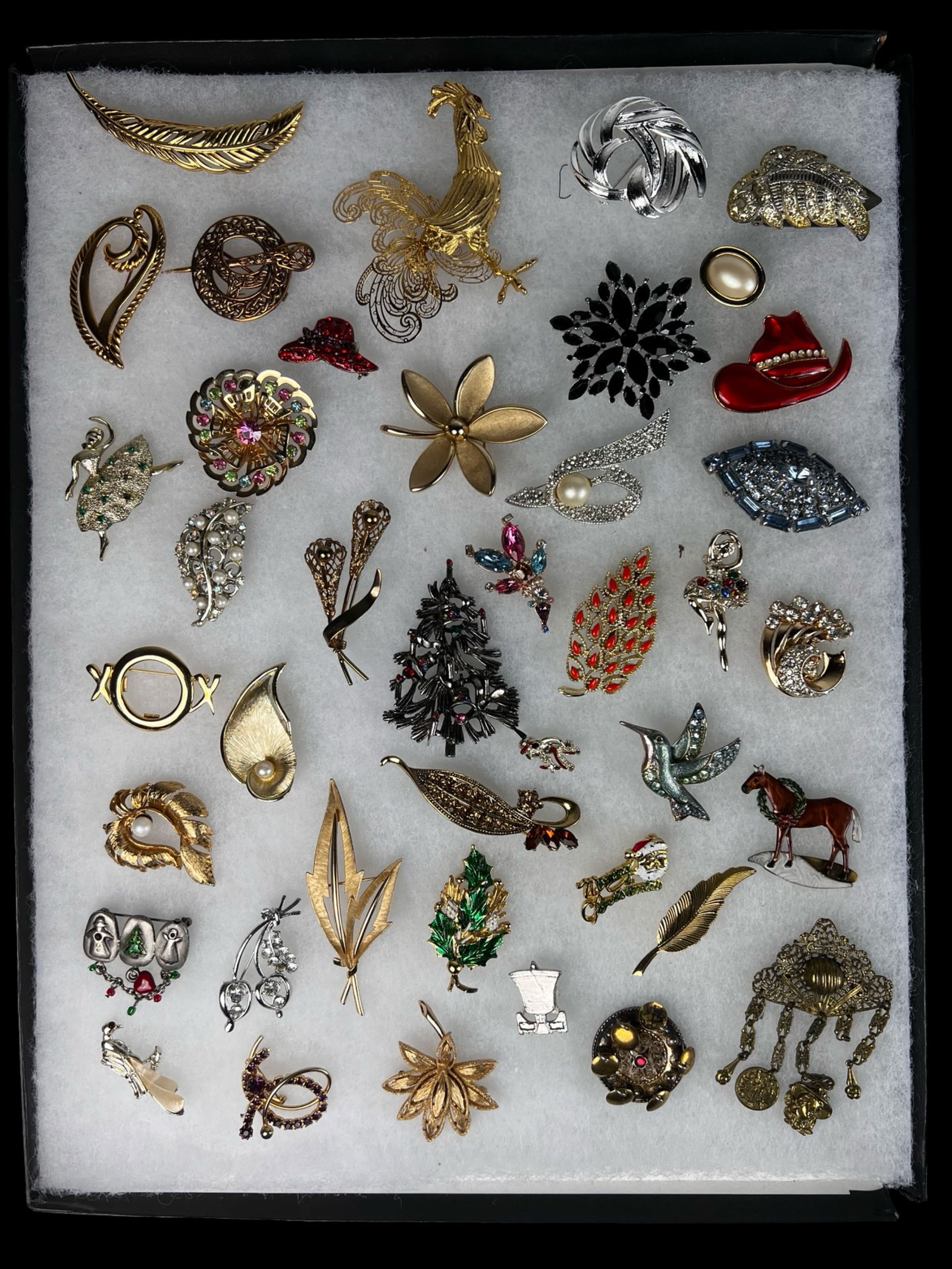 Group of Fashion Jewelry Brooches and Pins: Attractive assortment of vintage and fashion jewelry brooches and pins featuring a wide range of styles, motifs, and decorative designs. The group includes floral pieces, figural examples such as
