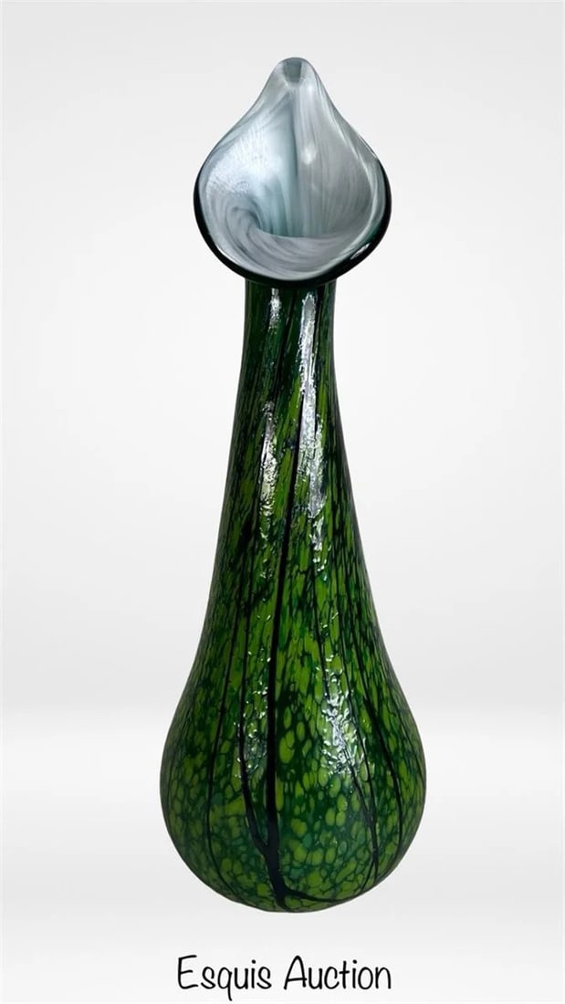 George Machart Jack-in-the-Pulpit Art Glass Vase: Handblown studio art glass vase by George Machart in the classic Jack-in-the-Pulpit form. The vase features a tall, elegant body rising to a dramatic asymmetrical flared rim that curls inward,
