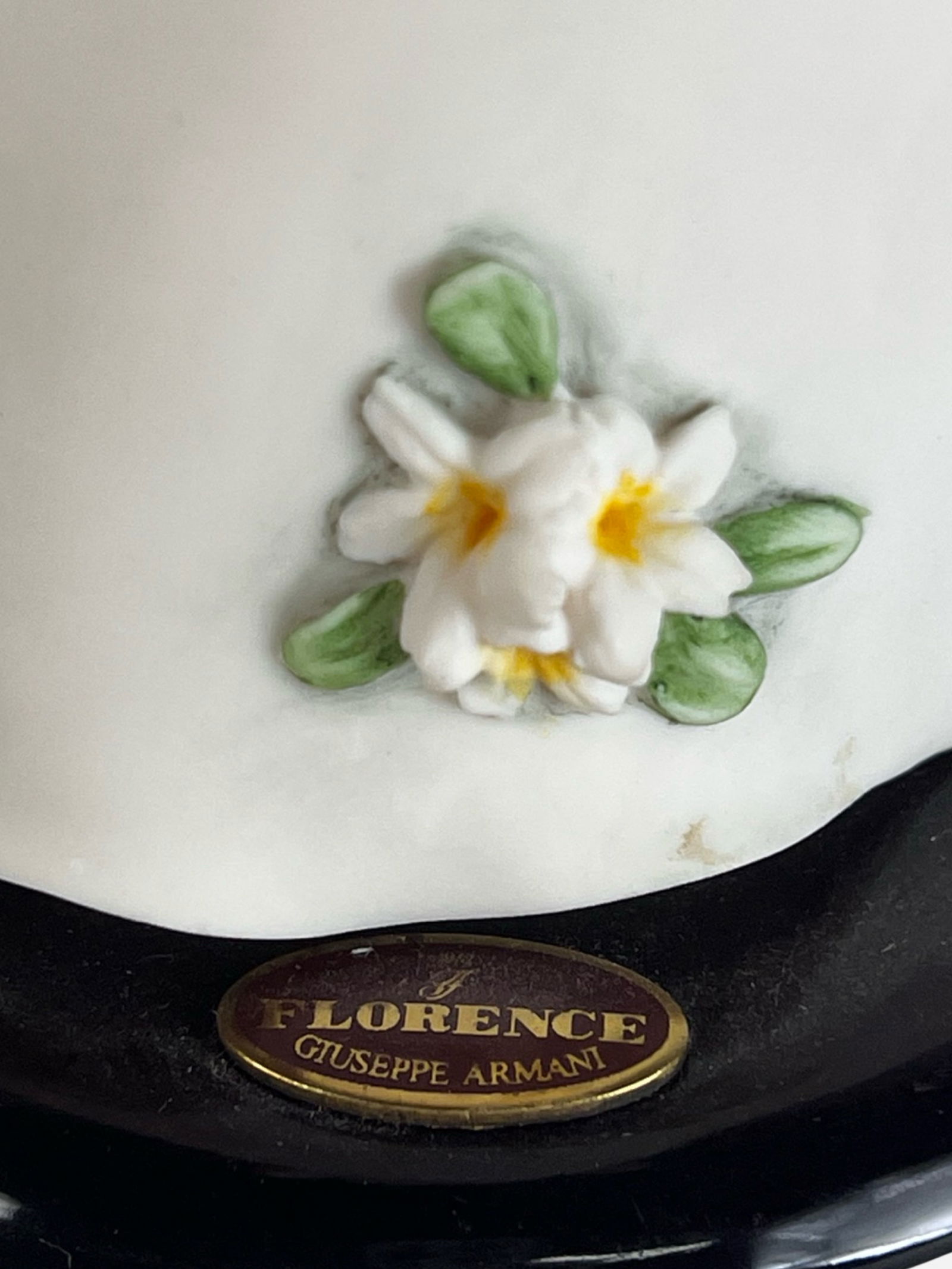 Giuseppe Armani "Spring Breeze" Figurine - 4