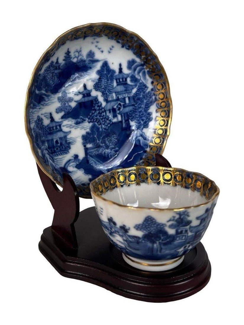 Chinese Qing Dynasty Porcelain Tea Bowl and Saucer: Exquisite hand-painted Chinese export porcelain tea bowl and matching saucer from circa 1790 featuring the iconic Batavia blue palette with rich cobalt underglaze landscapes depicting pagodas, river s