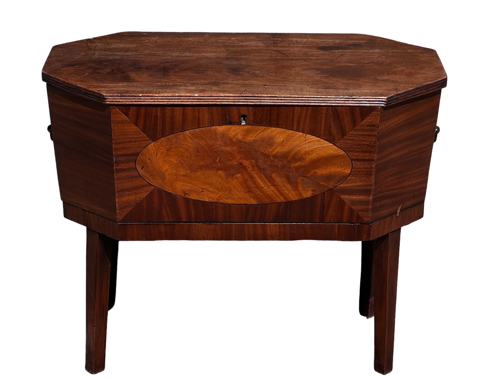 Antique Georgian Mahogany Cellarette Wine Cooler: Antique Georgian mahogany cellarette or wine cooler, crafted in England circa 1810. This elegant octagonal-form example features a hinged lift-top with reeded edge molding and a striking inlaid oval p