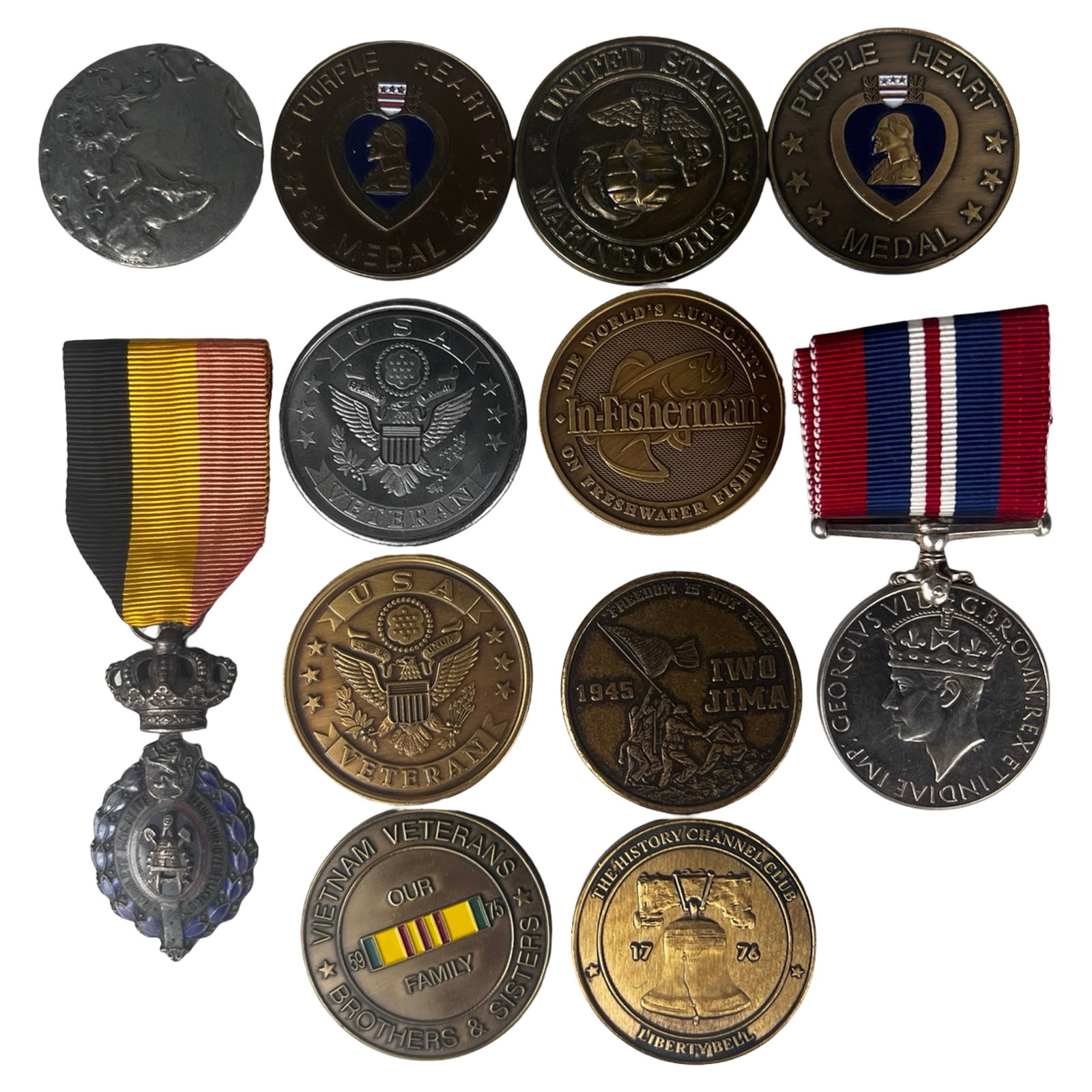 Military & Commem. Medal & Challenge Coin Lot: Mixed lot of military-themed medals, commemorative medallions, and challenge coins spanning WWII, Vietnam War, and modern veteran-related issues. Includes multiple Purple Heart-themed coins, U.S.